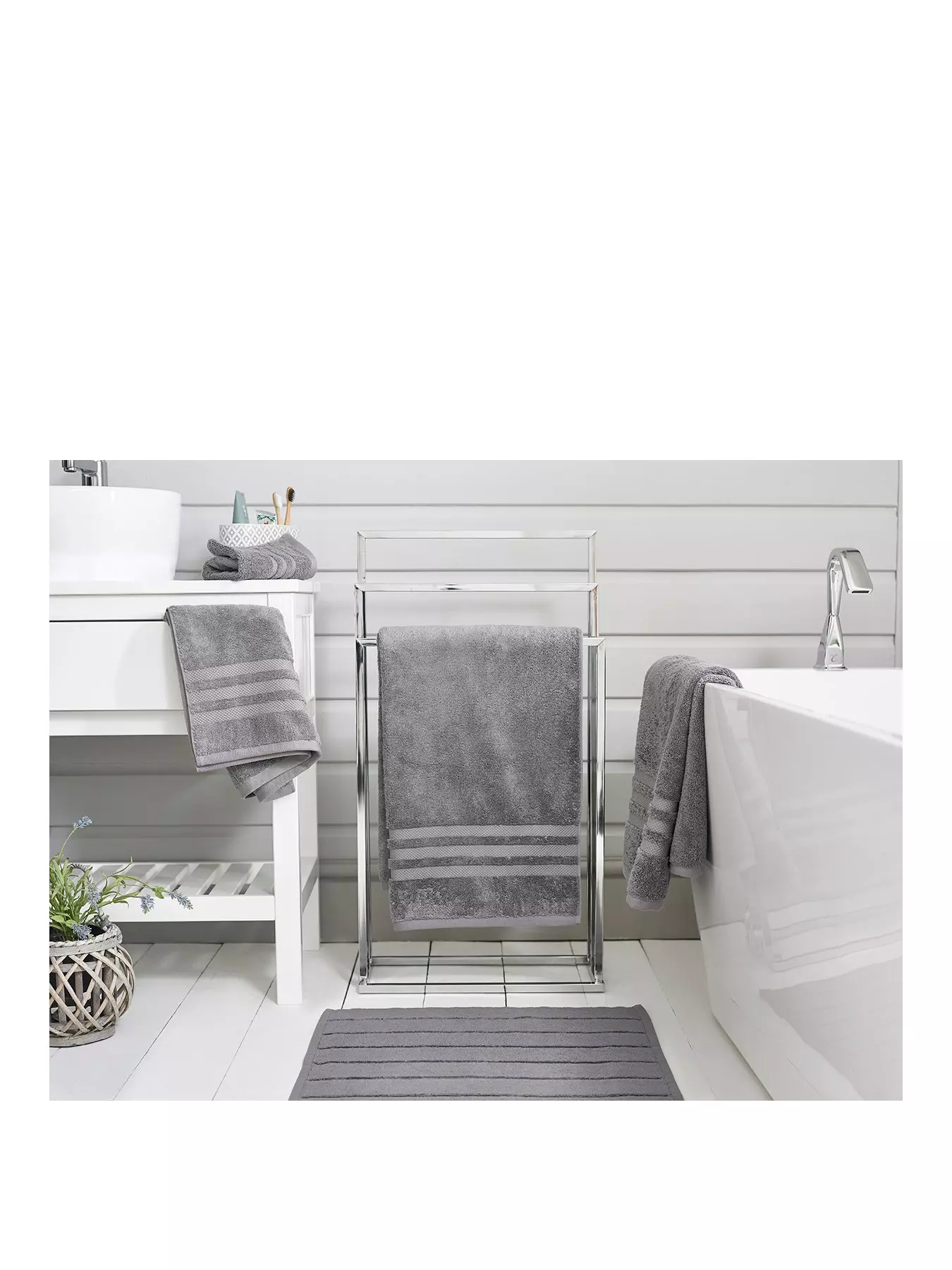 https://media.very.co.uk/i/very/V5PWM_SQ1_0000000071_CHARCOAL_SLf/very-home-hotel-luxe-collection-800gsm-towel-range.jpg?$180x240_retinamobilex2$&fmt=webp