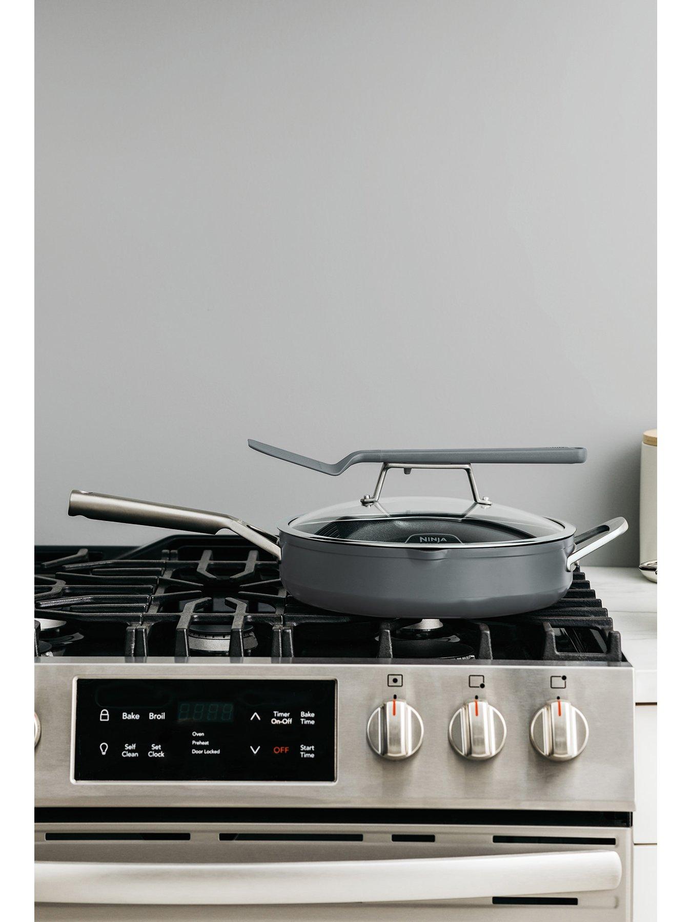 Image 2 of 7 of NINJA Foodi ZEROSTICK 9-in-1 PossiblePan, non stick in -&nbsp;Sea Salt Grey -&nbsp;CW102GYUK