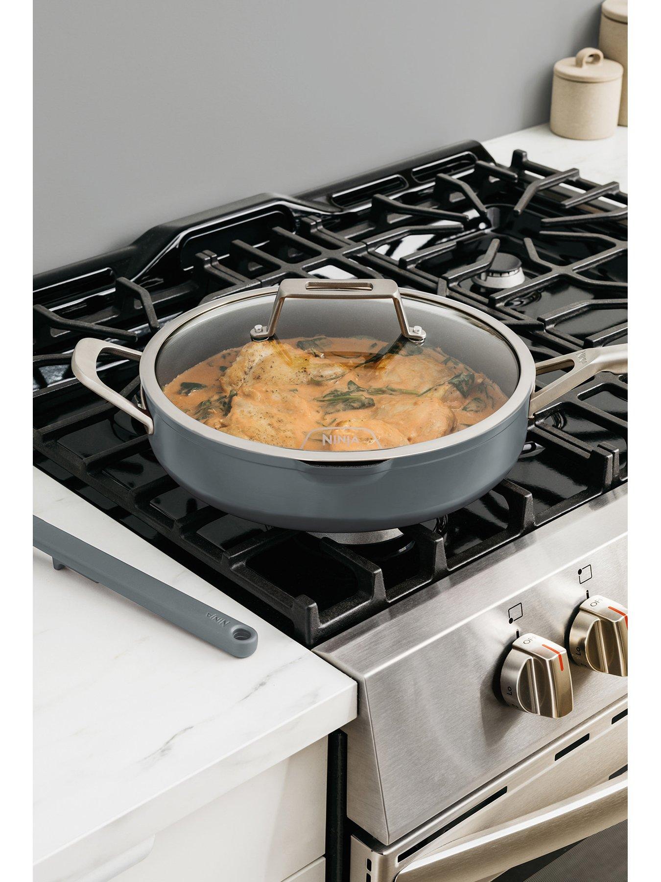 Image 6 of 7 of NINJA Foodi ZEROSTICK 9-in-1 PossiblePan, non stick in -&nbsp;Sea Salt Grey -&nbsp;CW102GYUK