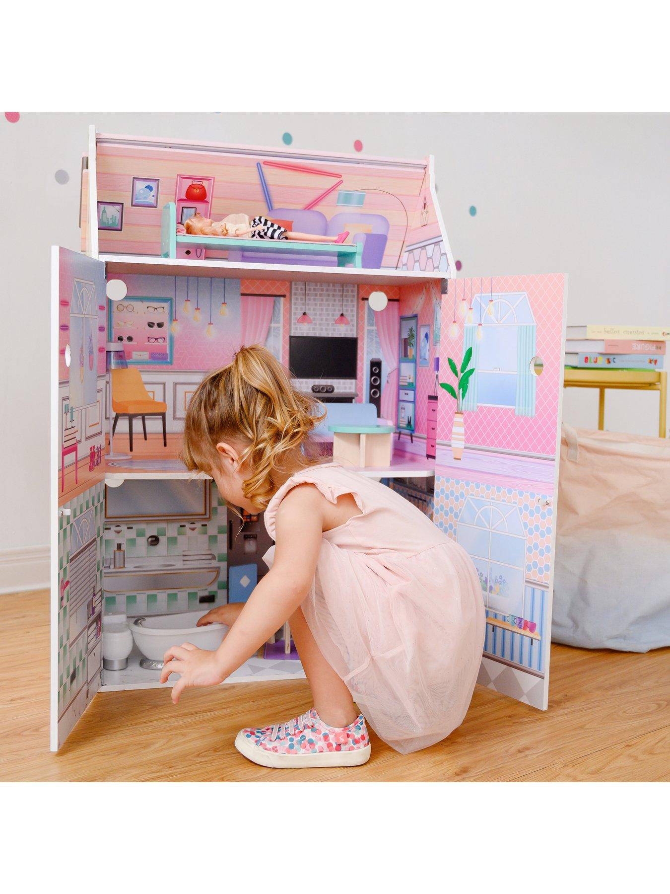 Little girls shop doll houses