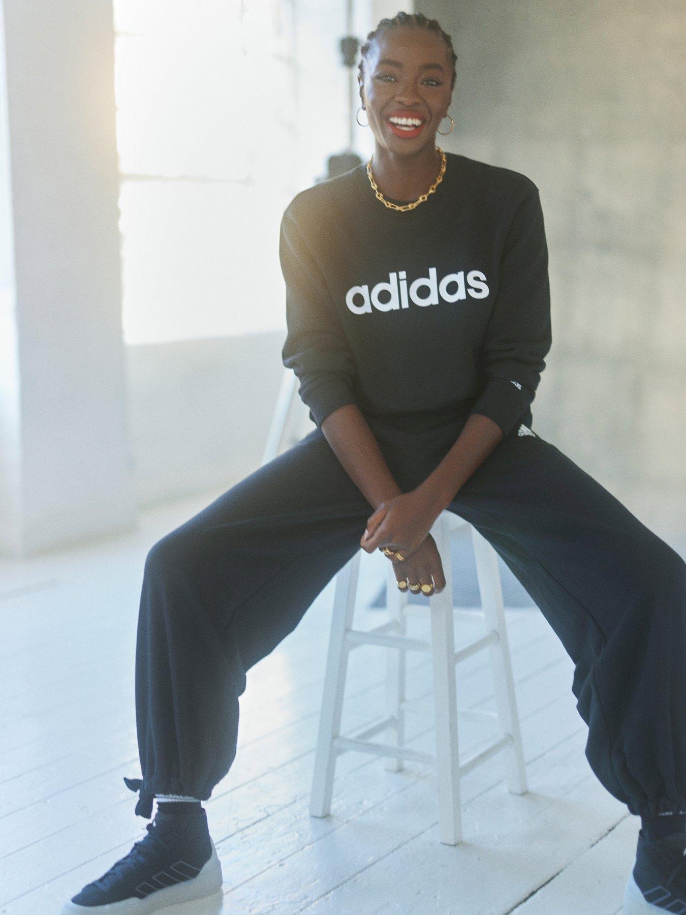 Adidas essentials hot sale linear sweatshirt