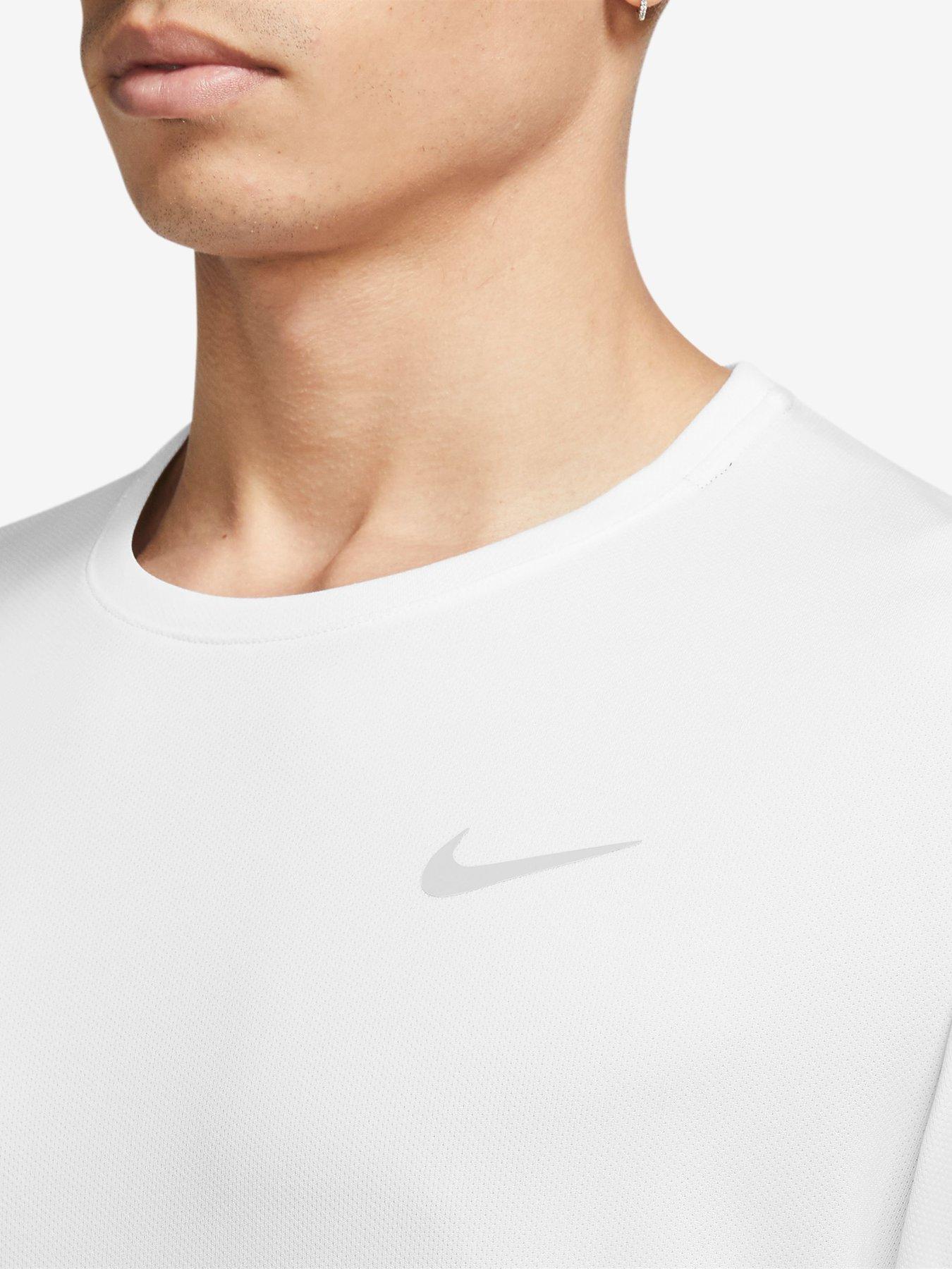 Nike t shirt sale on sale uk