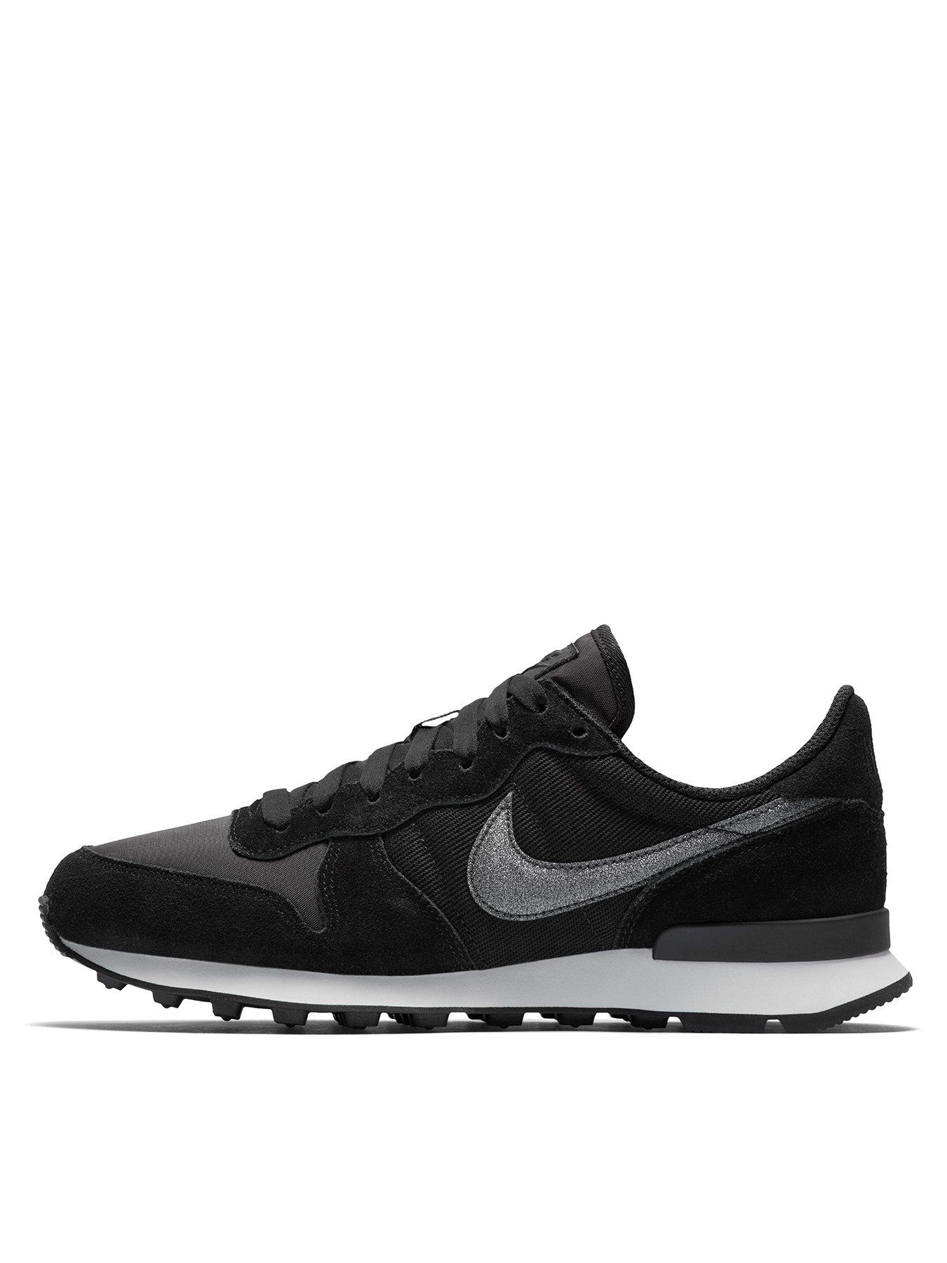 Nike black and white cheap internationalist trainers