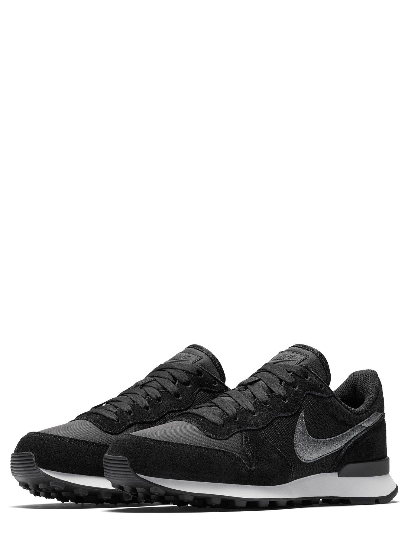 Nike black and clearance white internationalist trainers