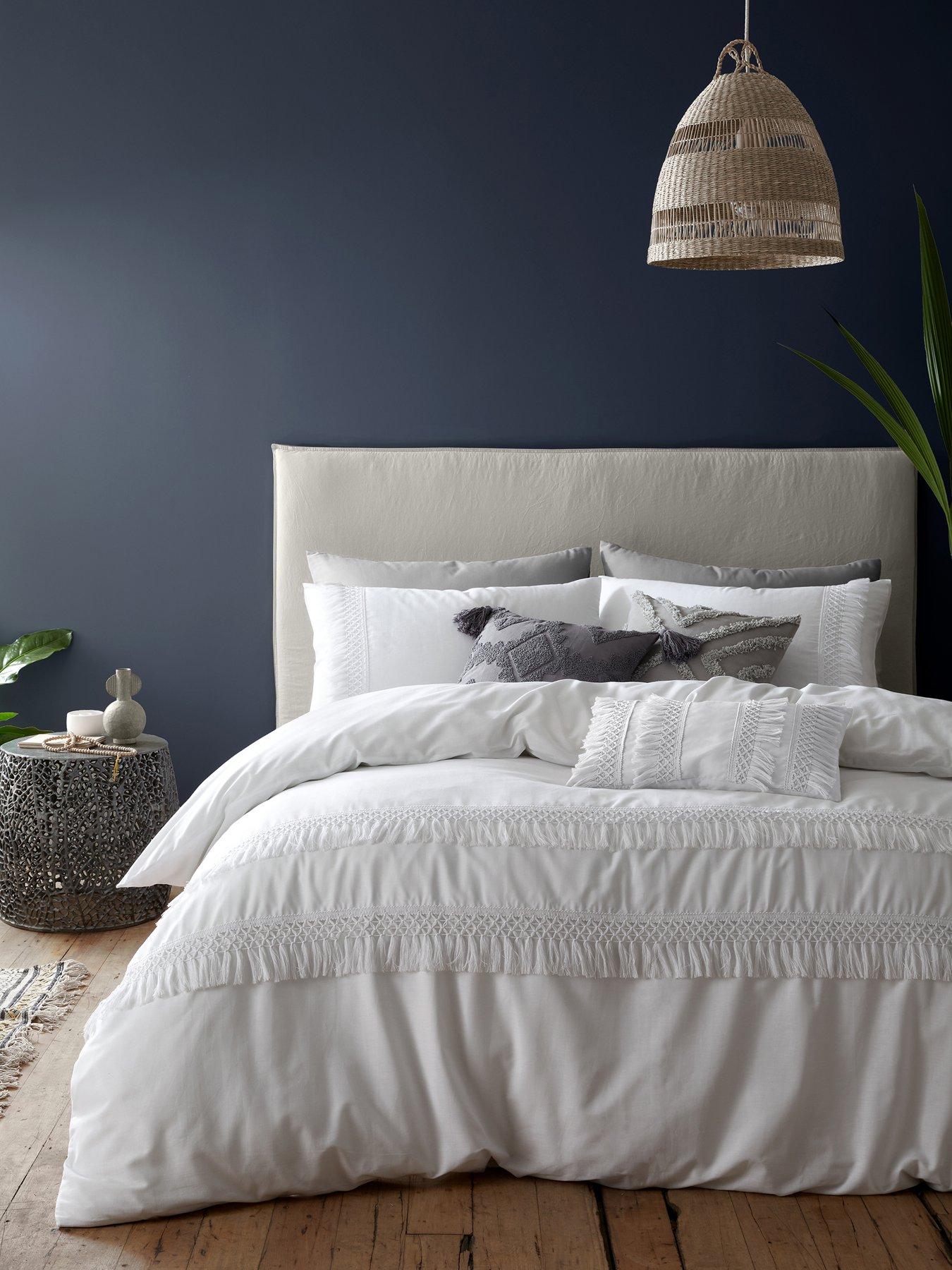 Product photograph of Pineapple Elephant Izmir Cotton Tassel Duvet Set White - Sb from very.co.uk