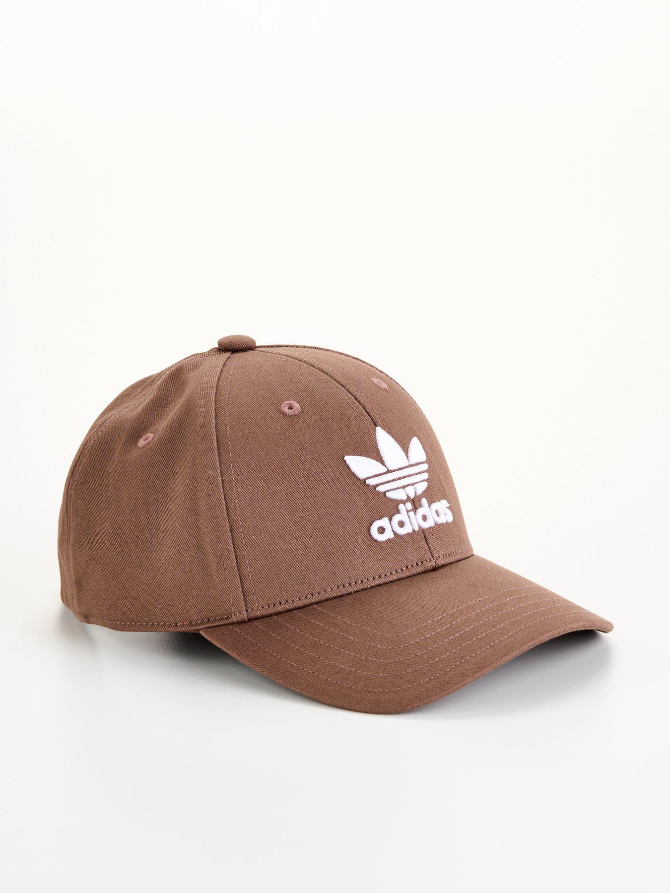 Trefoil cap outlet