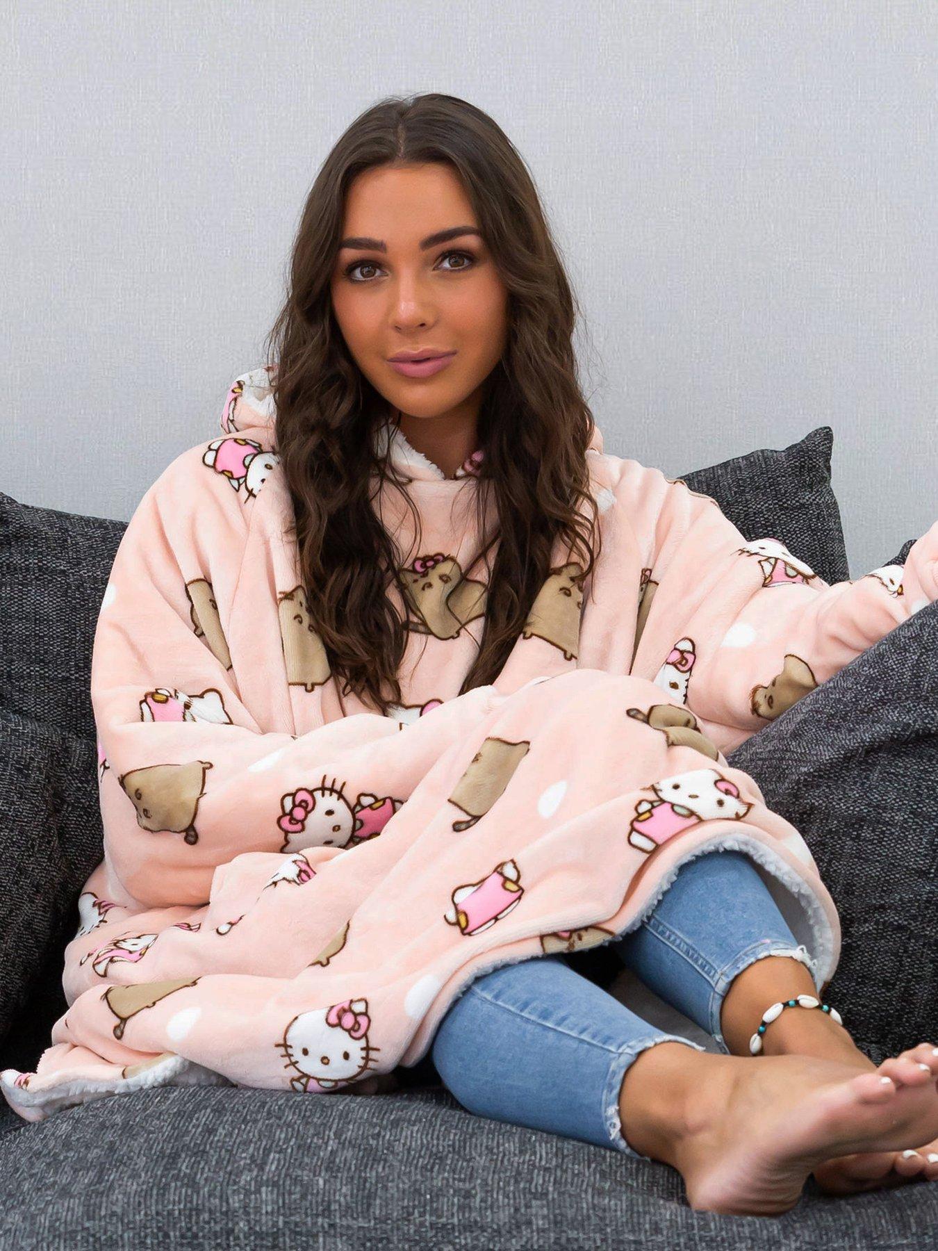 Pusheen on sale hooded blanket