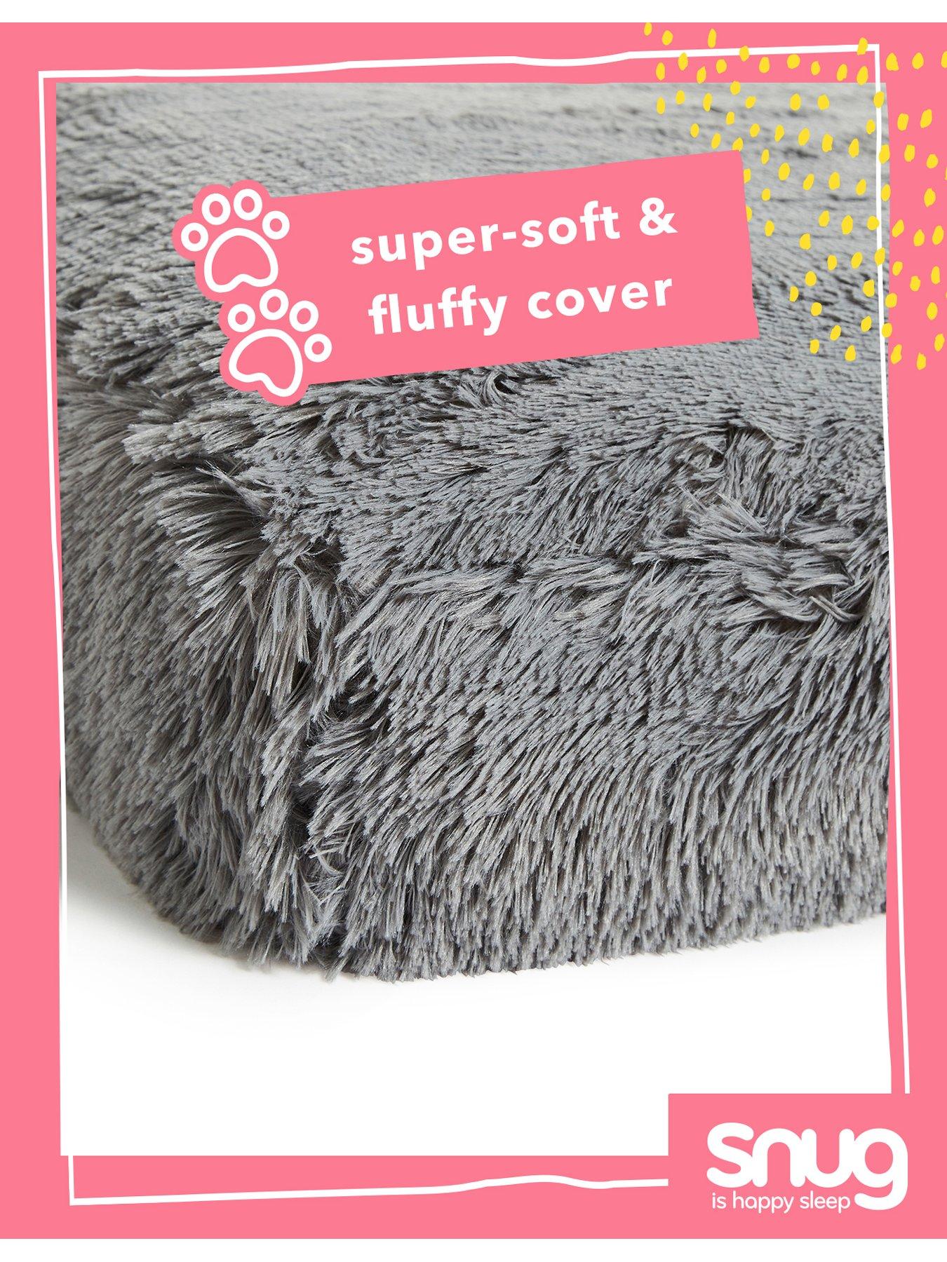 Image 2 of 7 of Snug Super Fluffy Pet Bed