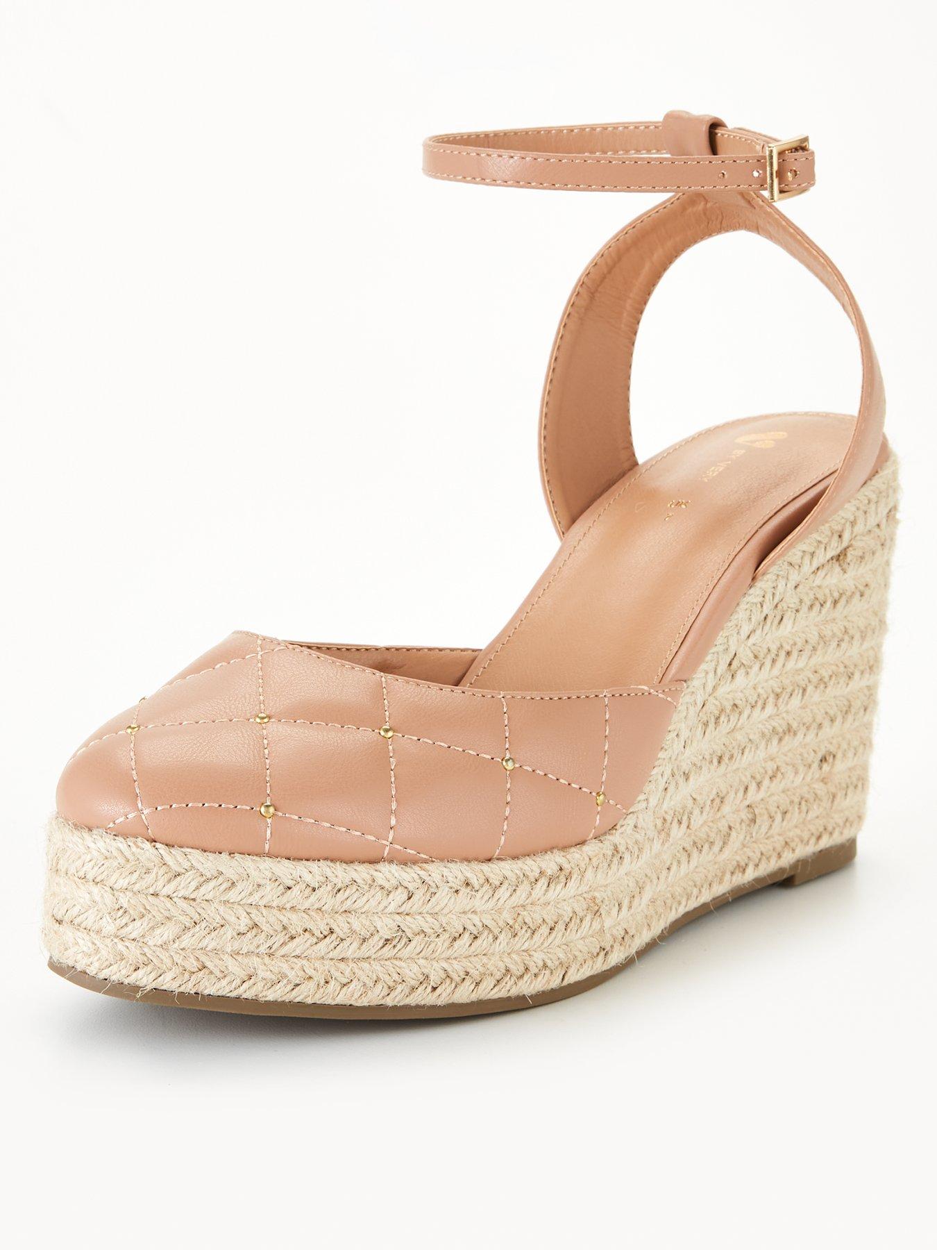 Closed toe best sale wedge sandals uk