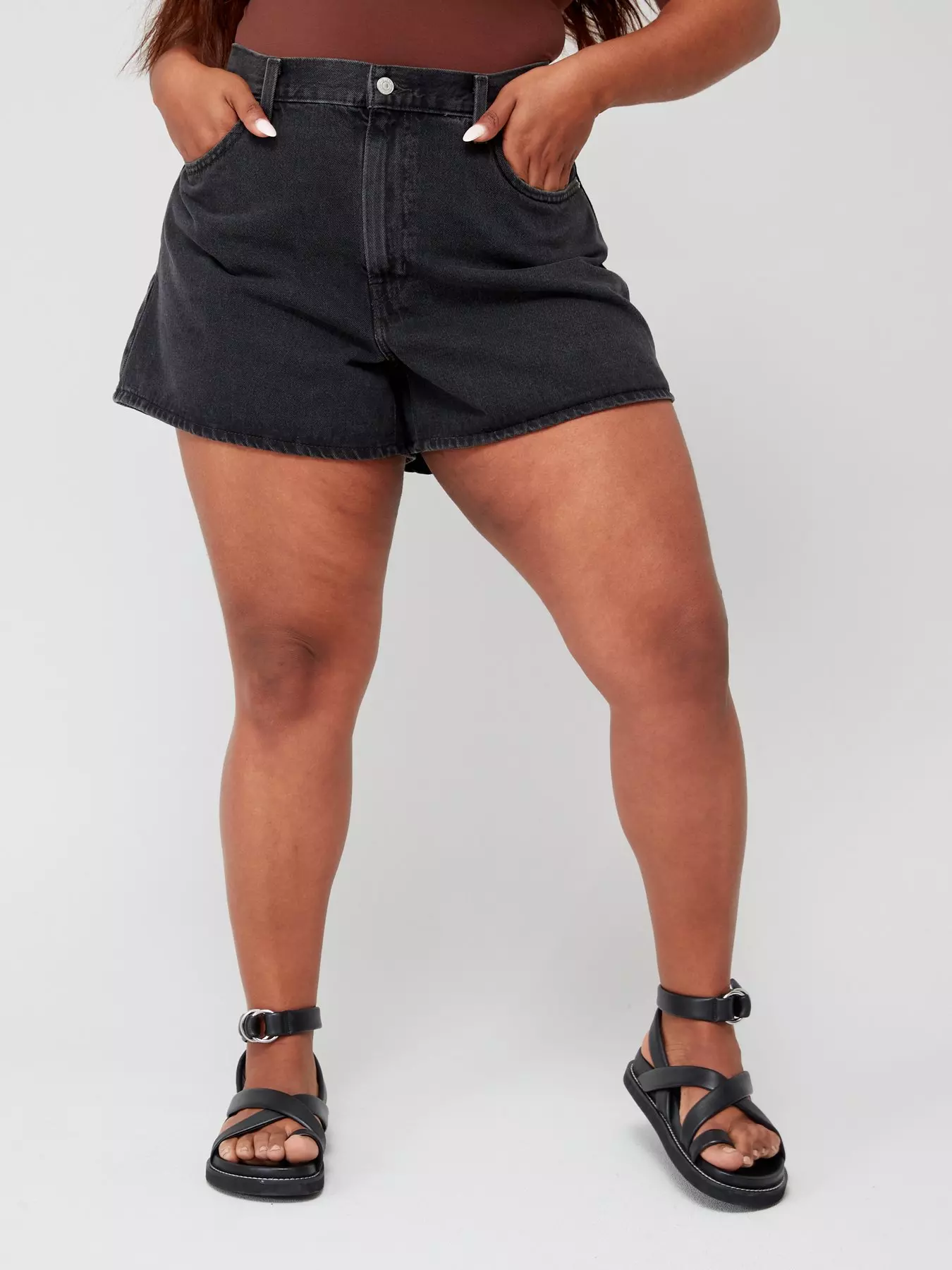 Levi's Women's Plus-Size High Waisted Mom Jean Shorts, Wonderful-Black, 38  at  Women's Clothing store