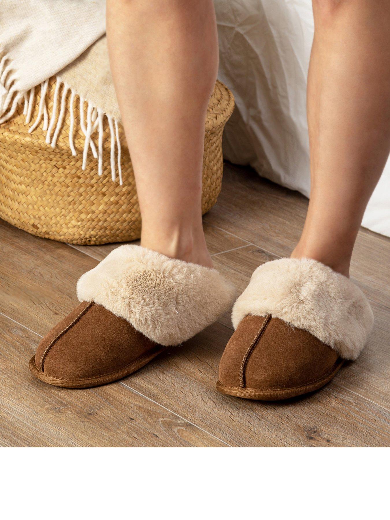 TOTES Isotoner Ladies Mule Slipper With Fur Cuff Light Brown