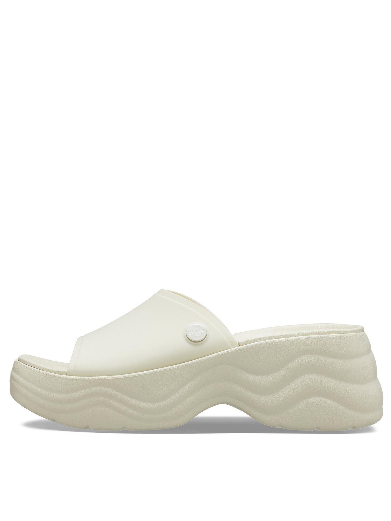 crocs-skyline-slide-beige