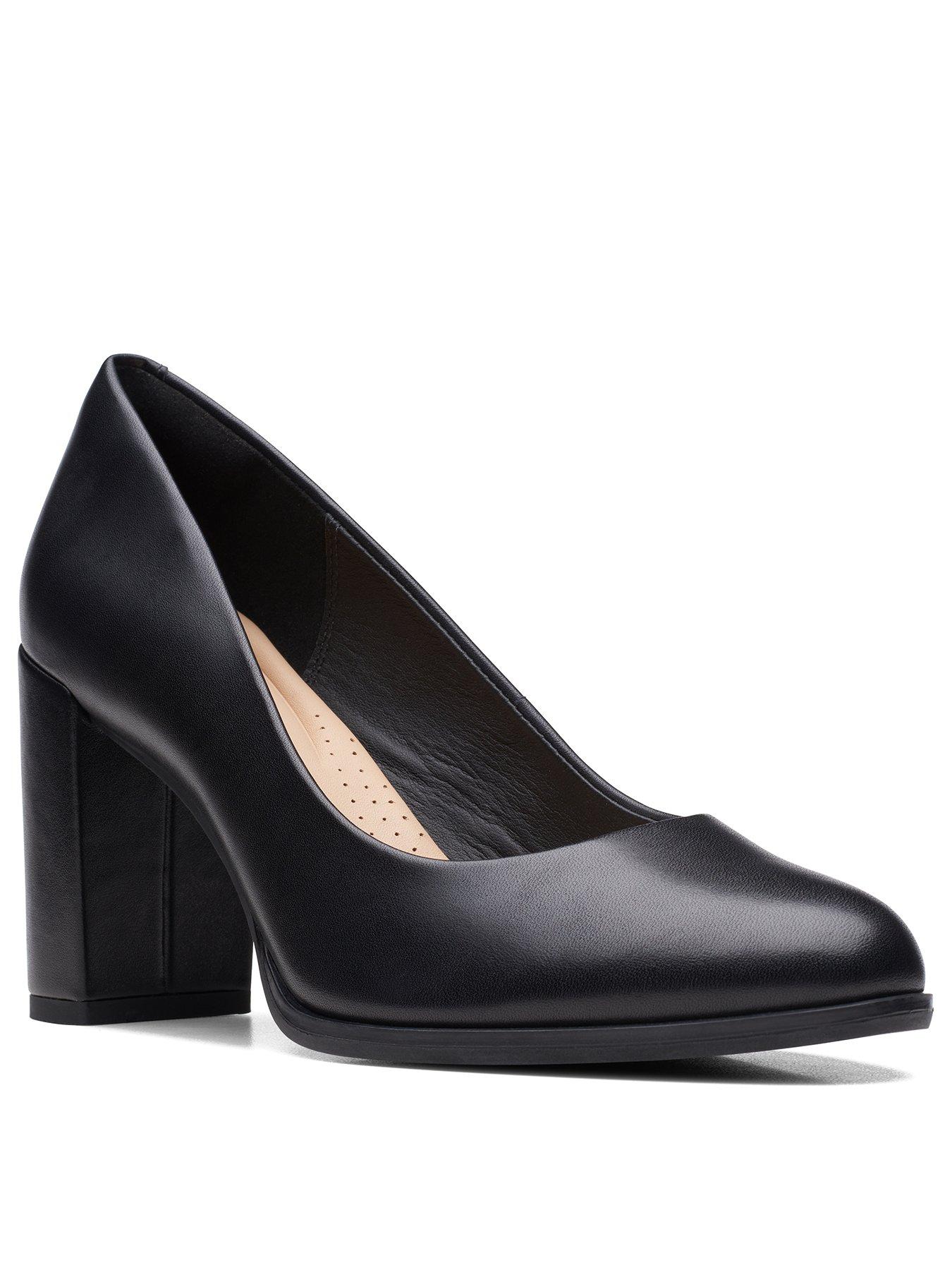 Clarks pumps hot sale wide fit