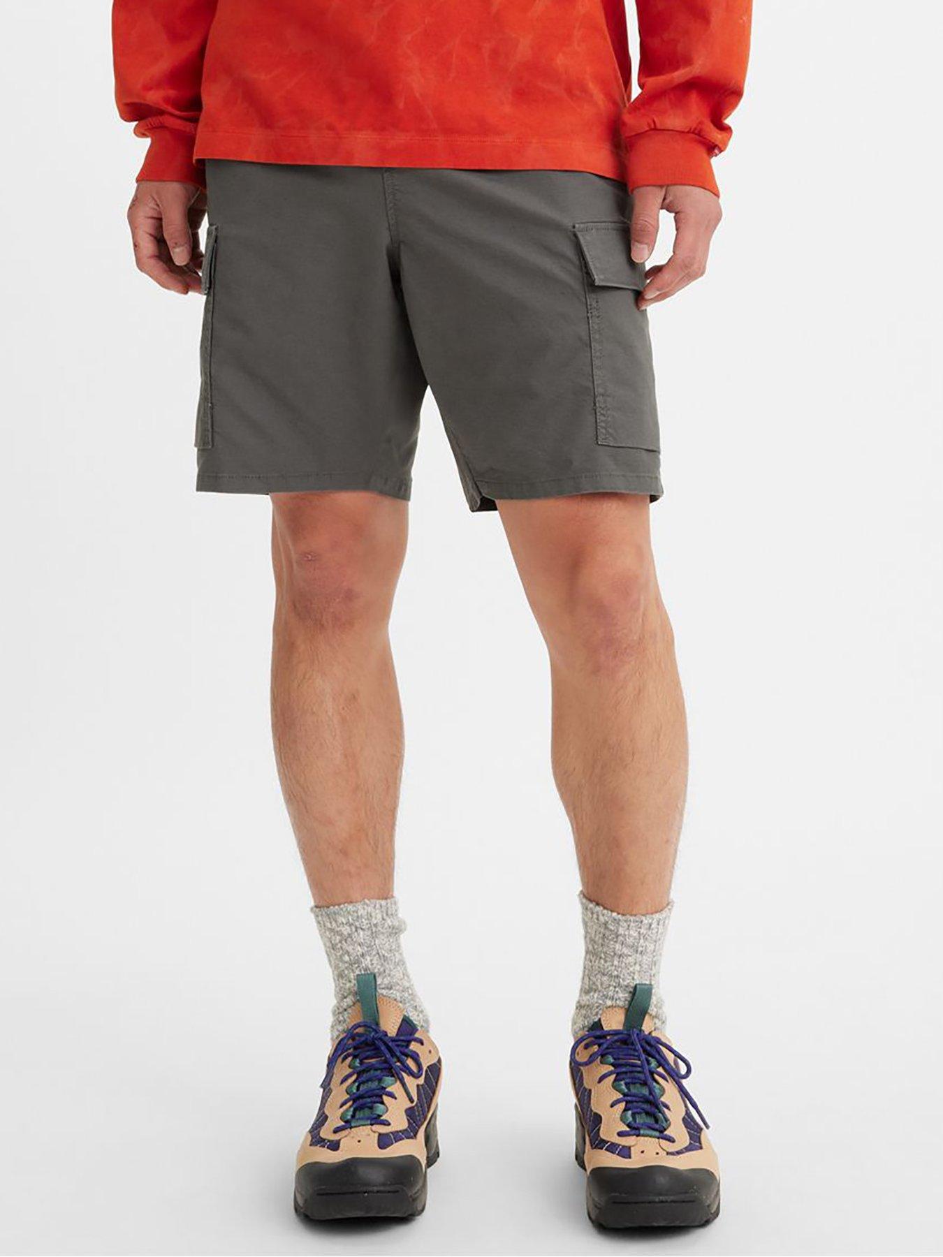 Levis cargo store shorts