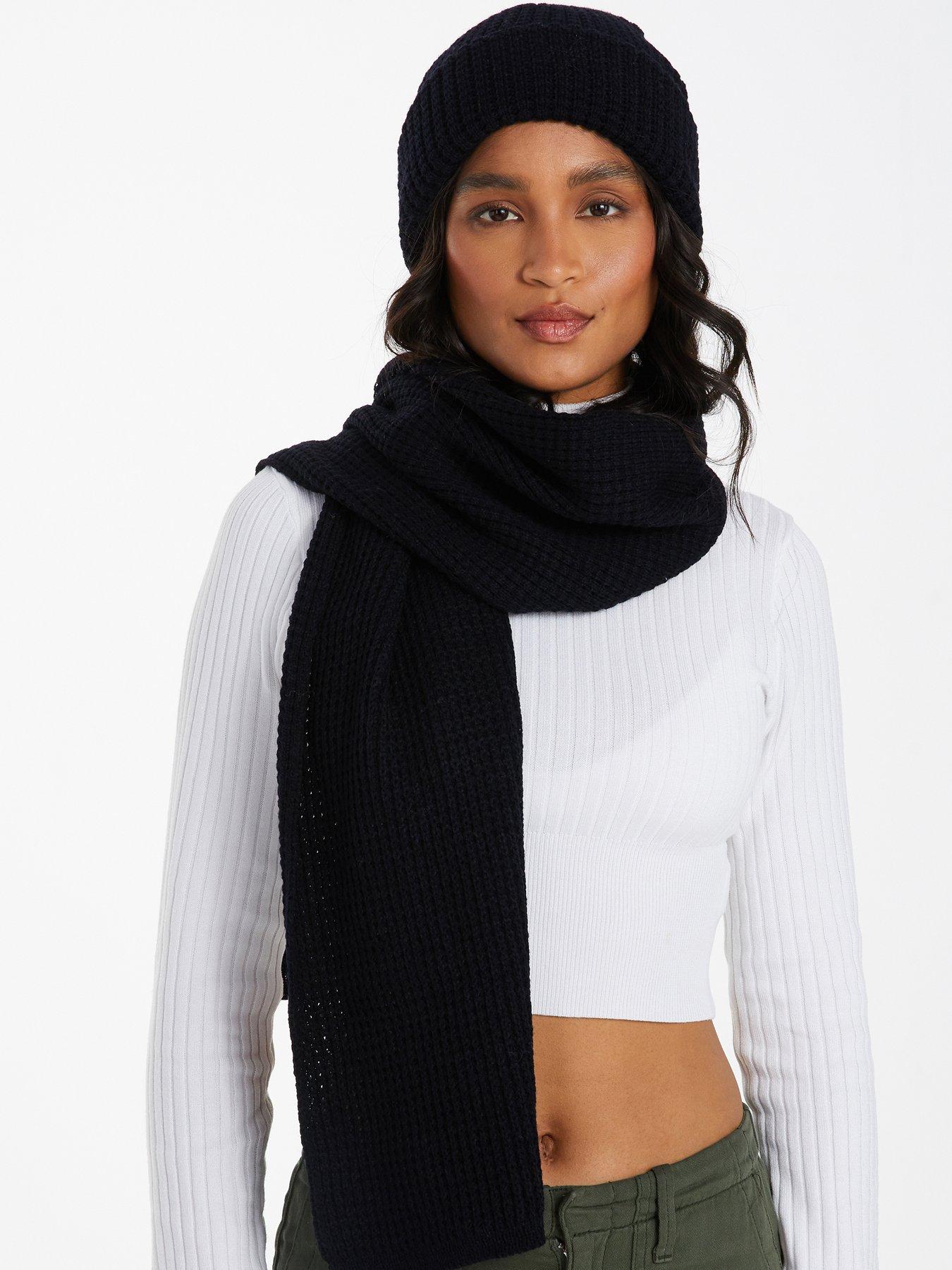 Image 2 of 4 of Quiz Sequin Hat And Scarf Set