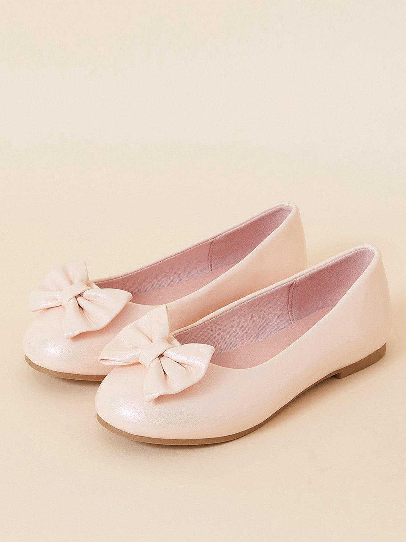 Flat shoes with shop bows on front