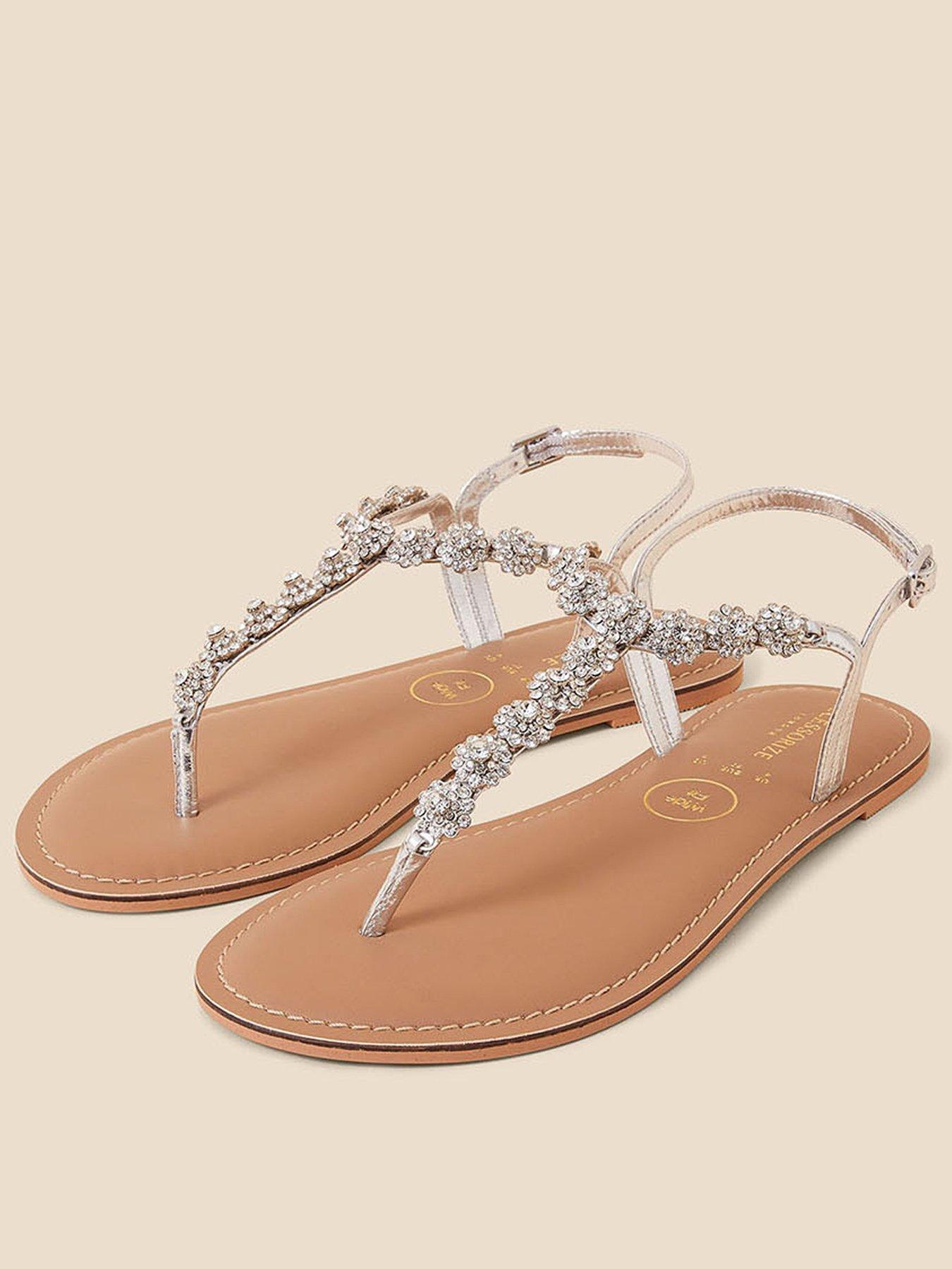 Wide fitting best sale flip flops uk