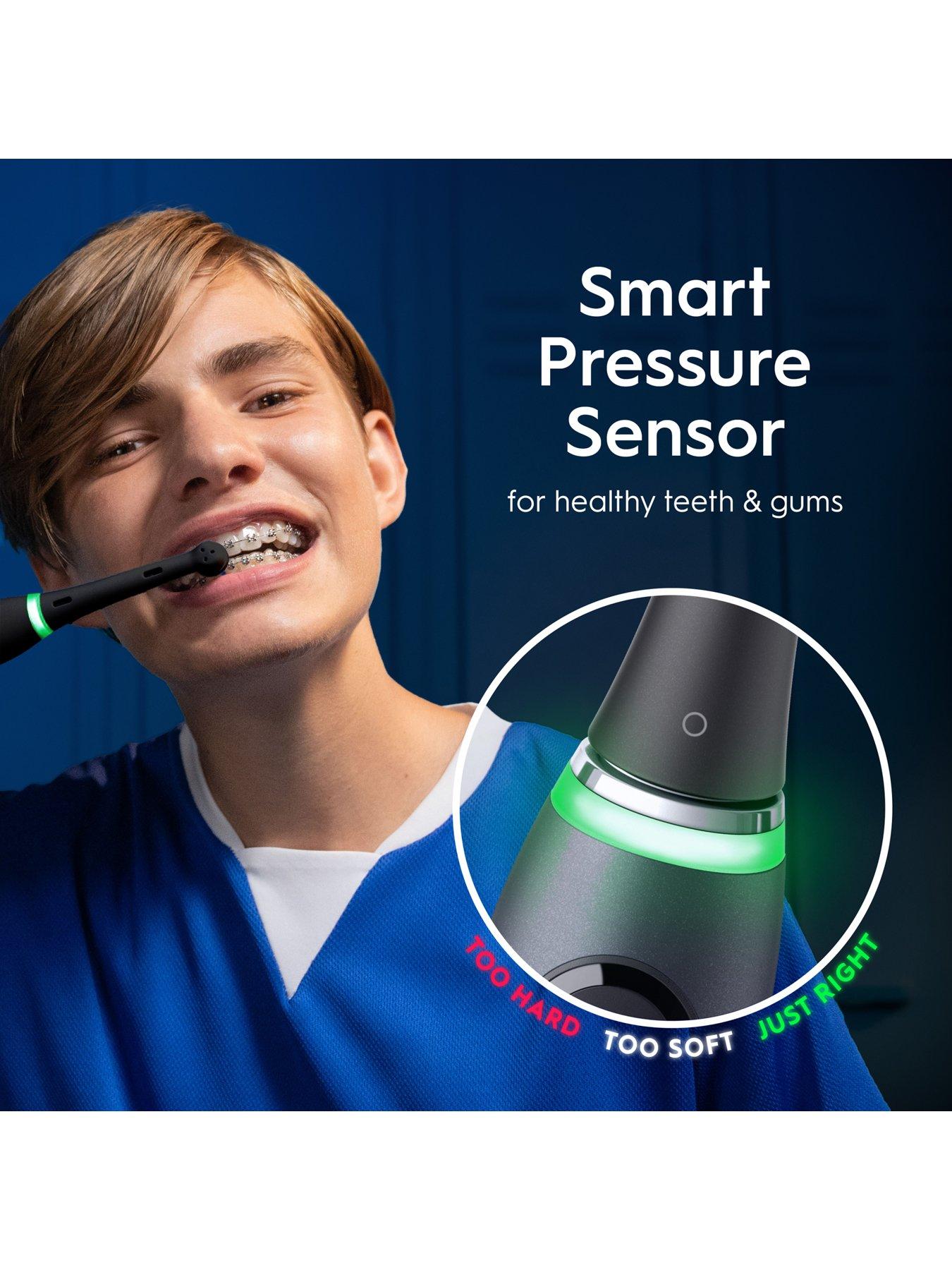 Image 5 of 8 of Oral-B iO9 Black Oynx Electric Toothbrush + Charging Travel Case