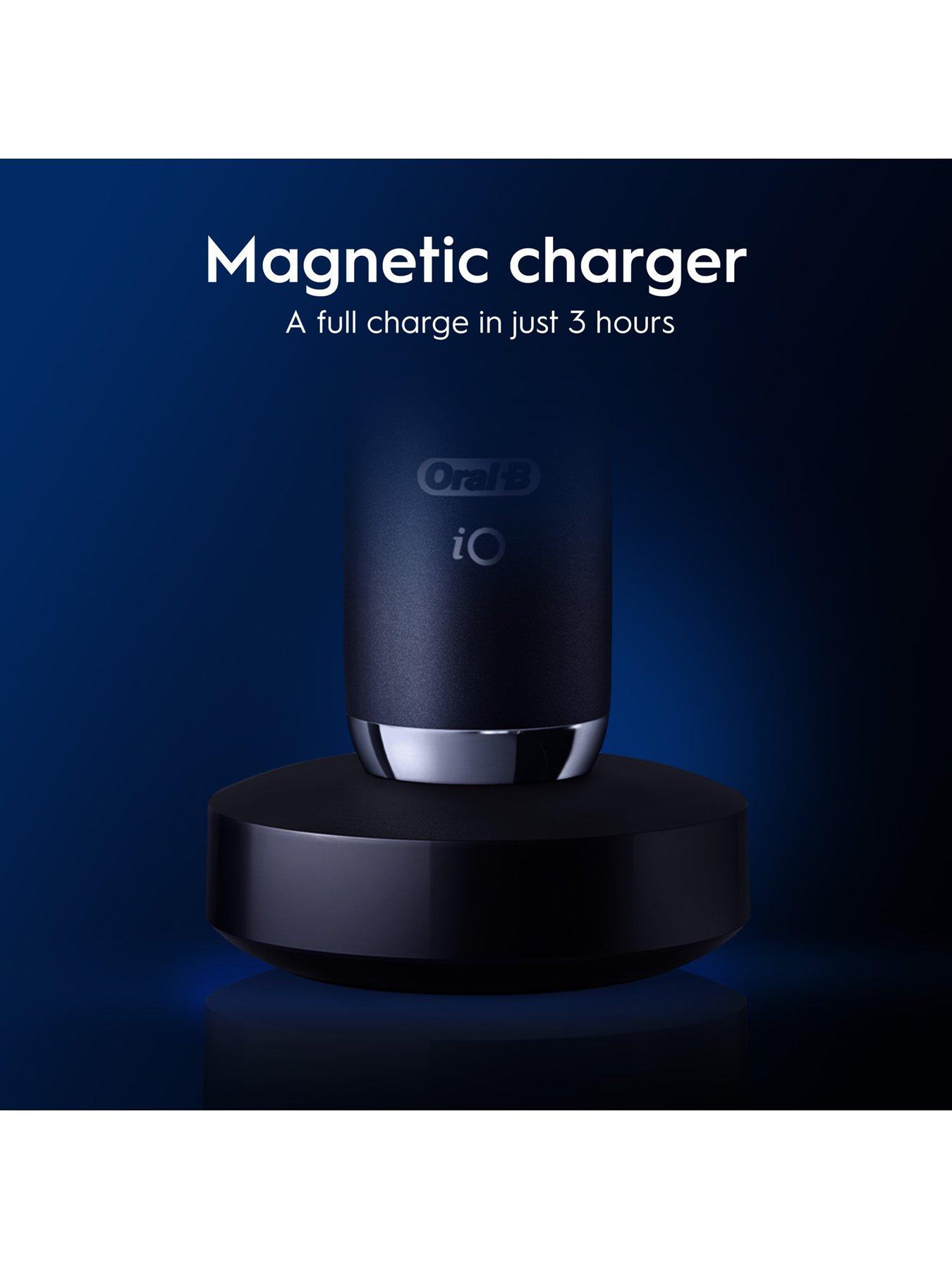 Image 7 of 8 of Oral-B iO9 Black Oynx Electric Toothbrush + Charging Travel Case