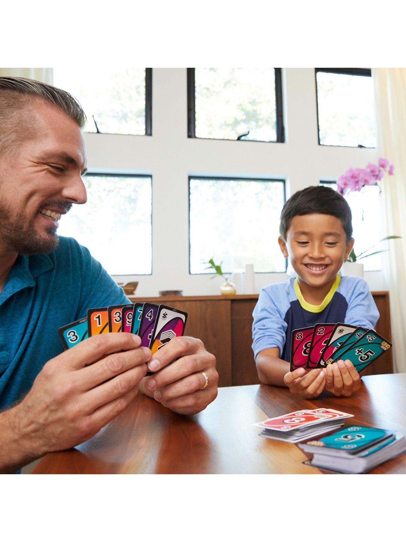 UNO FLIP, Family Card Game, with 112 Cards, Makes a Great Gift for 7 Year  Olds and Up