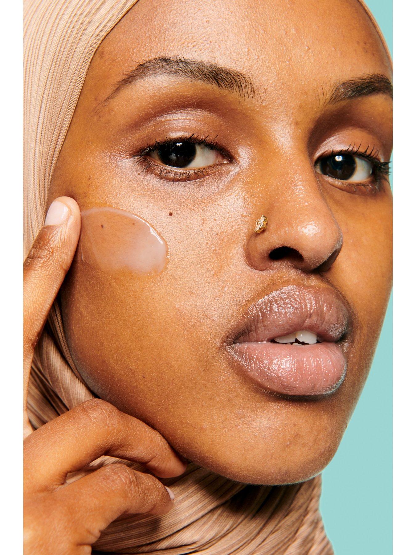 Image 4 of 8 of Benefit The POREfessional Smooth Sip Lightweight Pore Smoothing Moisturiser