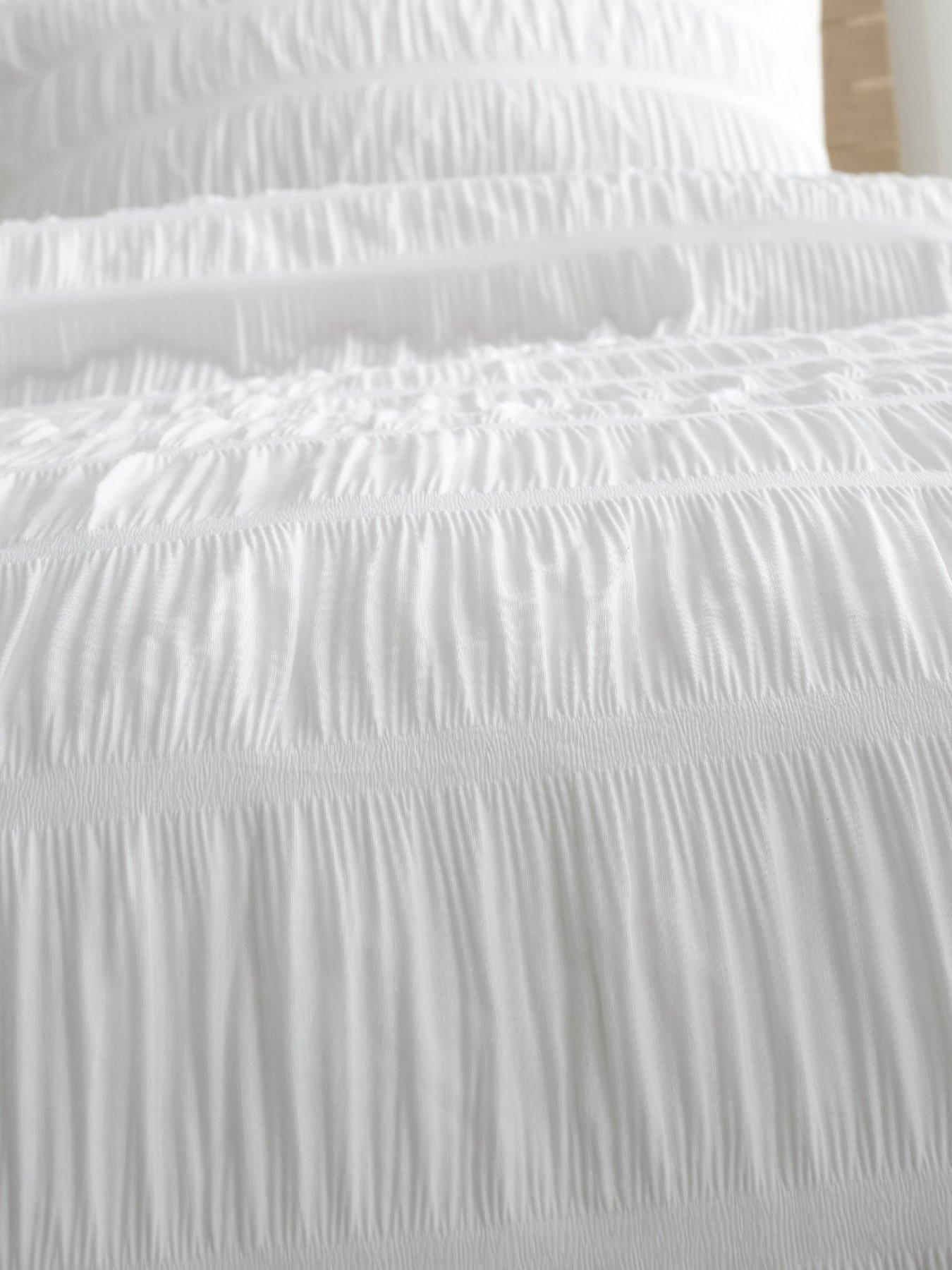 Image 5 of 5 of Catherine Lansfield Seersucker Duvet Cover Set in White