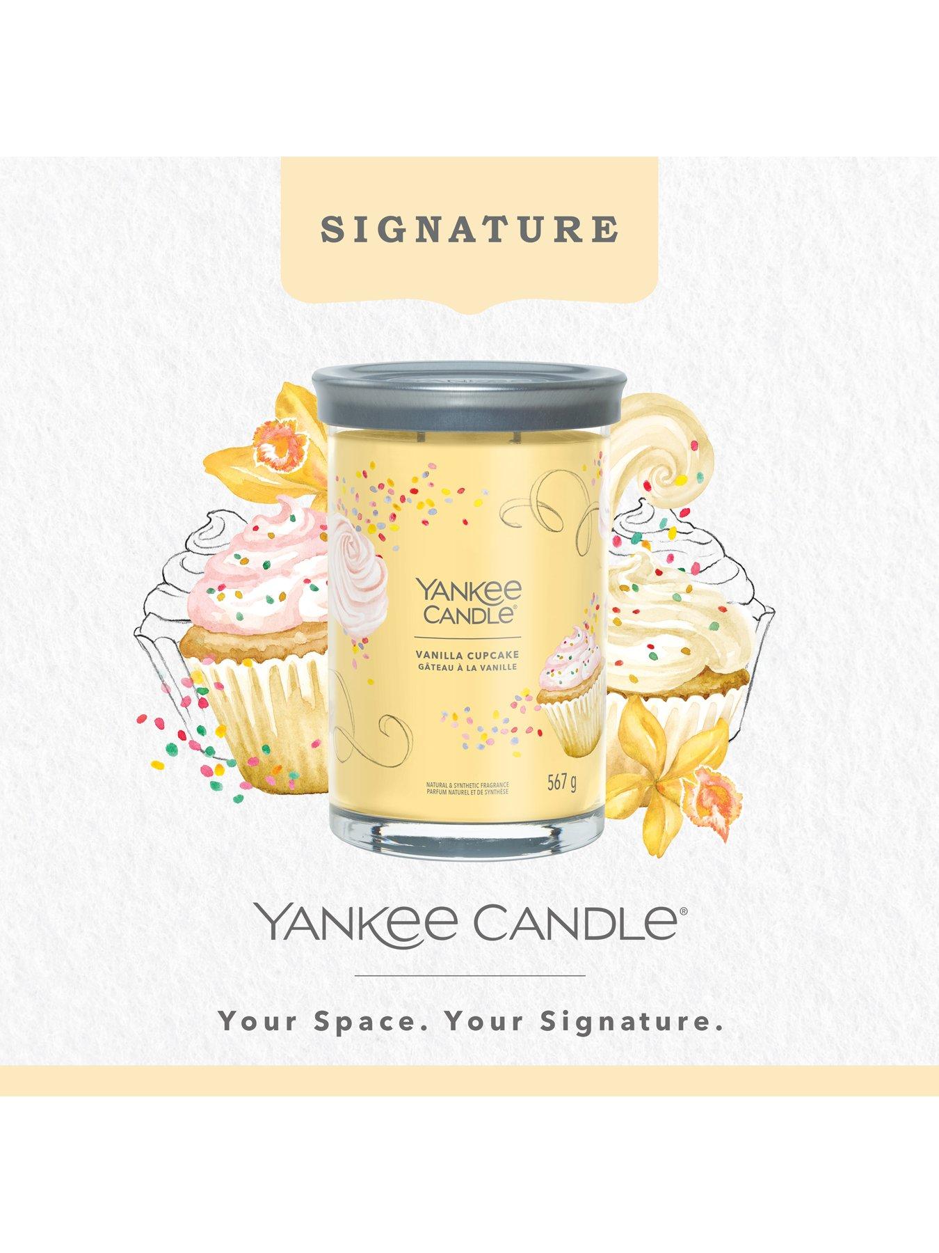 Image 3 of 6 of Yankee Candle Signature Collection Large Tumbler Candle &ndash; Vanilla Cupcake