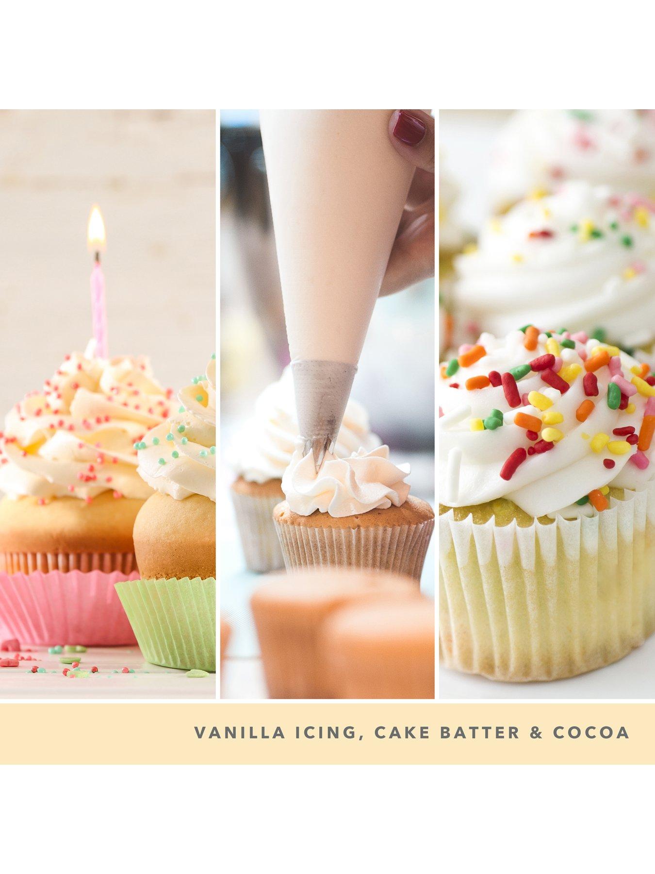 Image 4 of 6 of Yankee Candle Signature Collection Large Tumbler Candle &ndash; Vanilla Cupcake