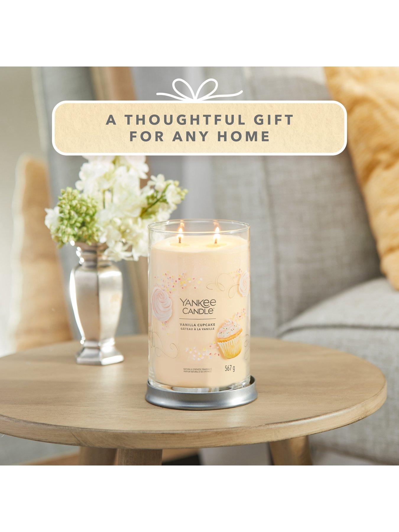 Image 6 of 6 of Yankee Candle Signature Collection Large Tumbler Candle &ndash; Vanilla Cupcake
