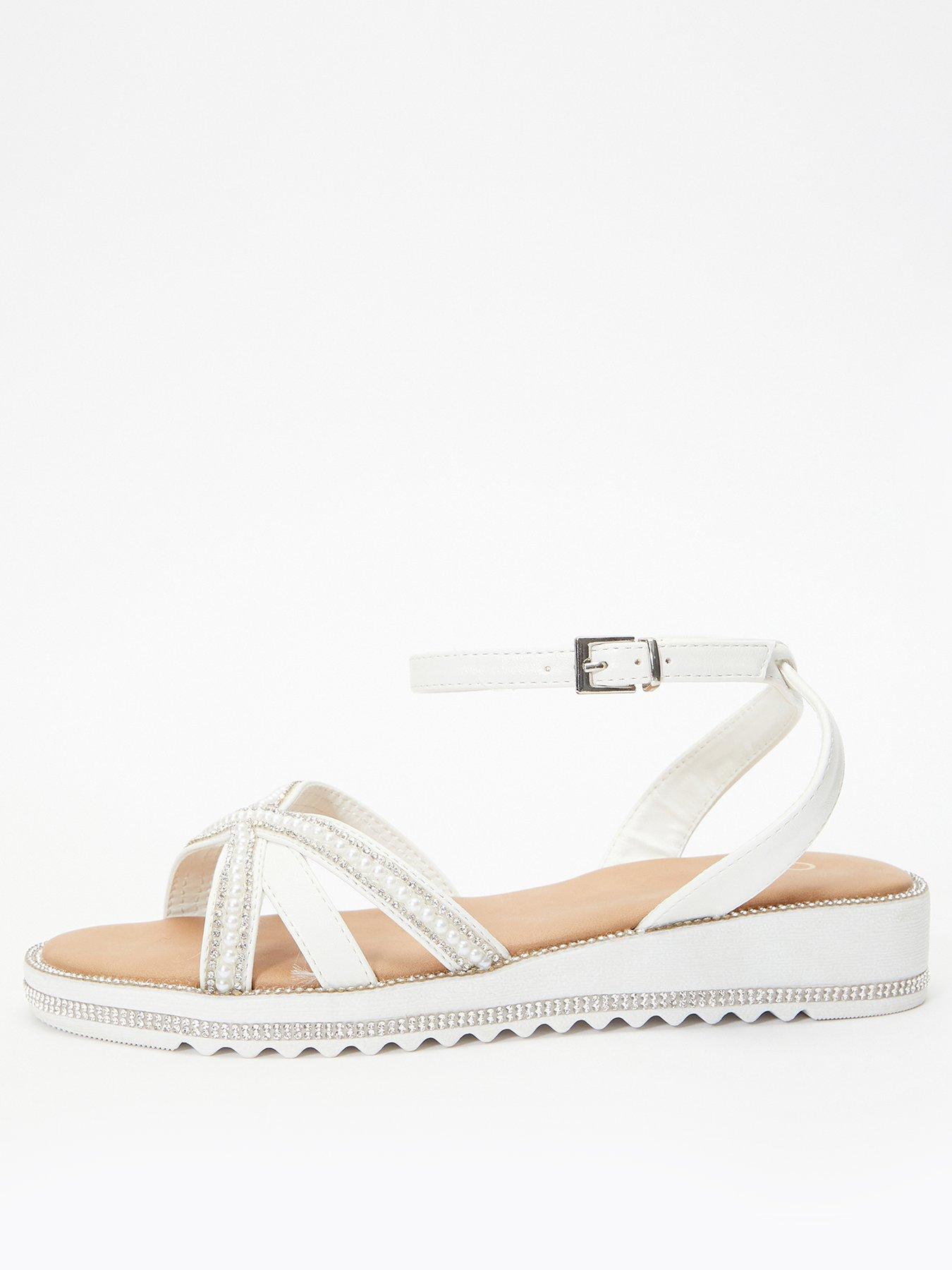 Quiz clearance white sandals