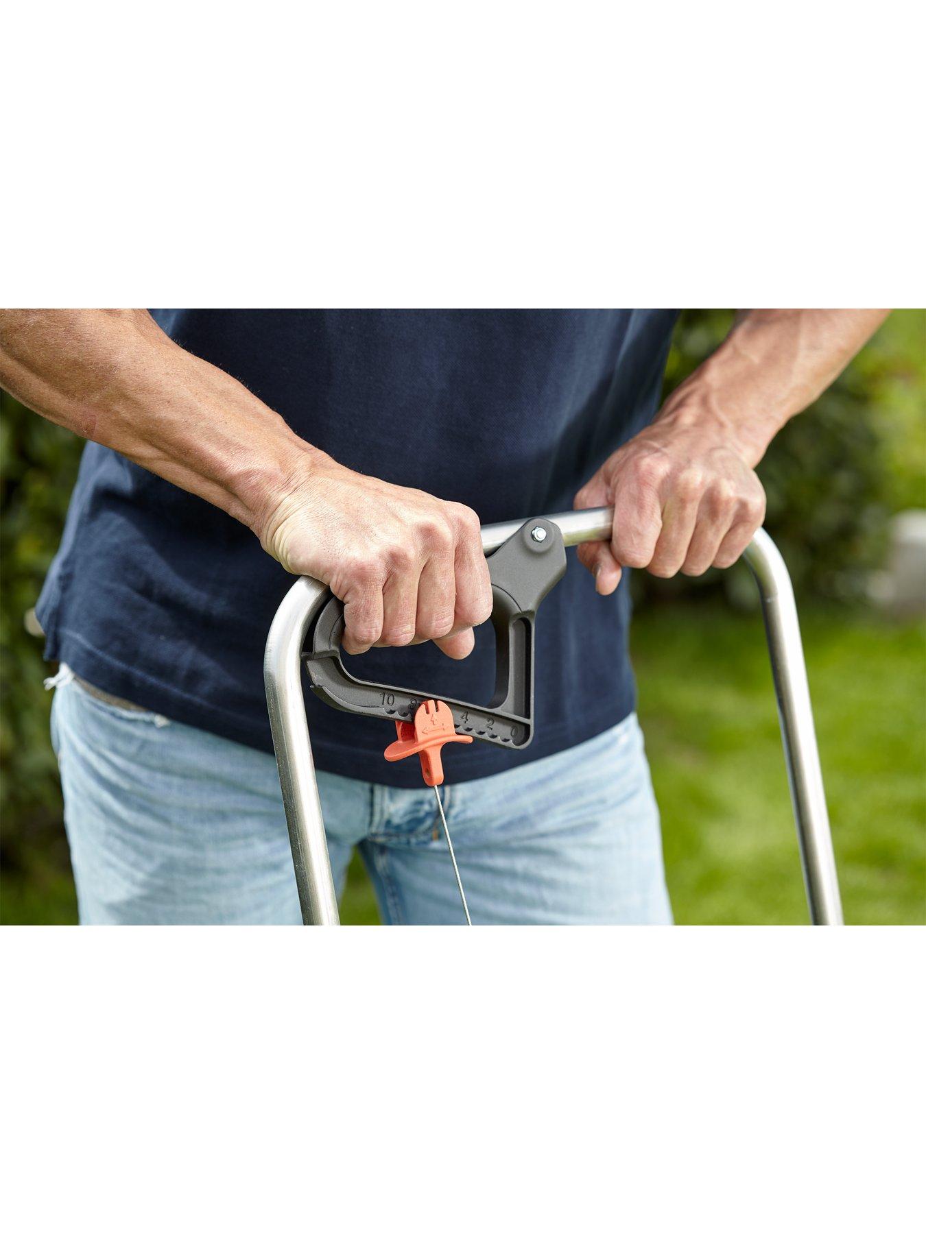 Image 2 of 6 of Gardena Lawnspreader L