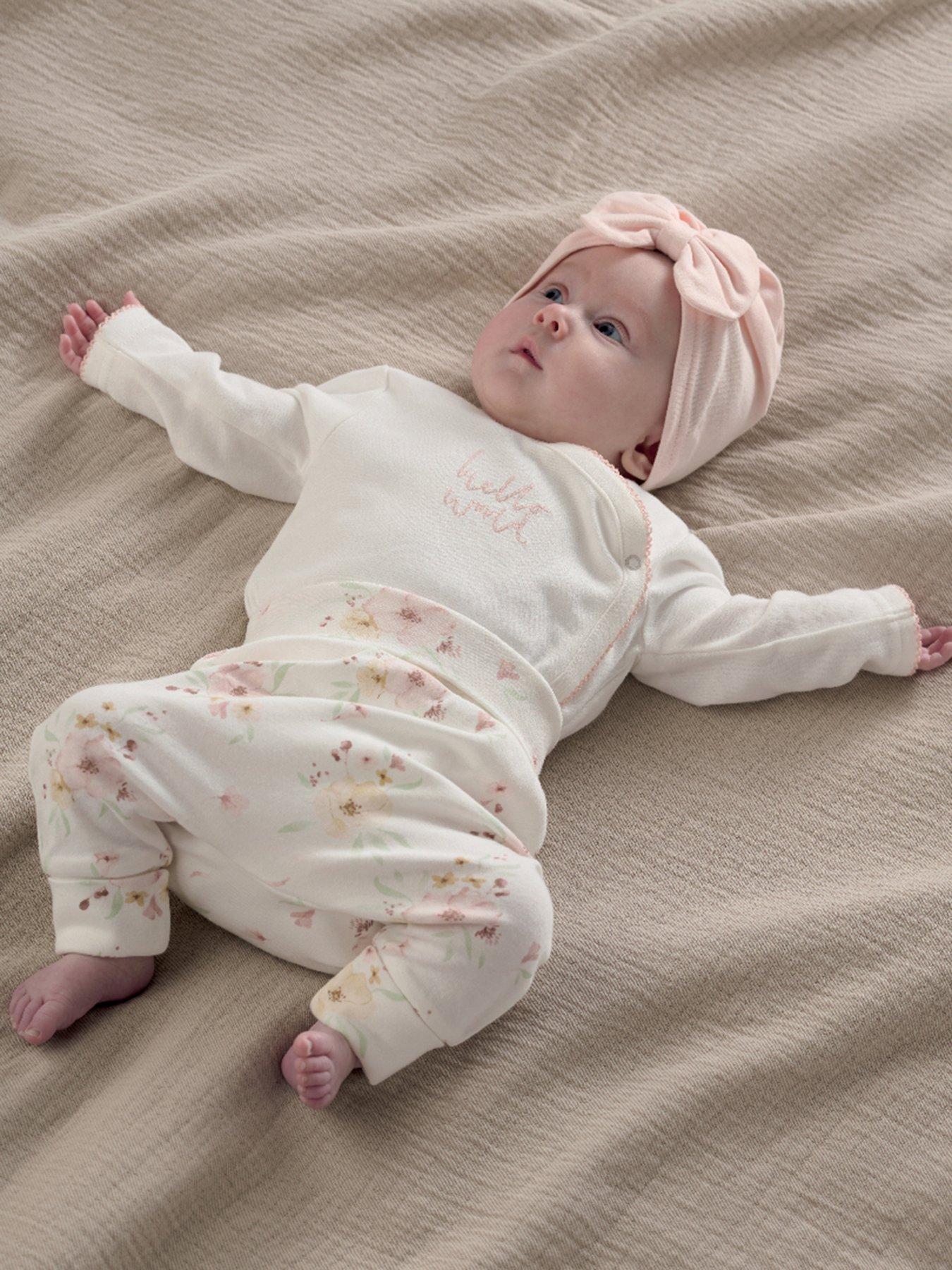 Newborn baby girl deals first outfit