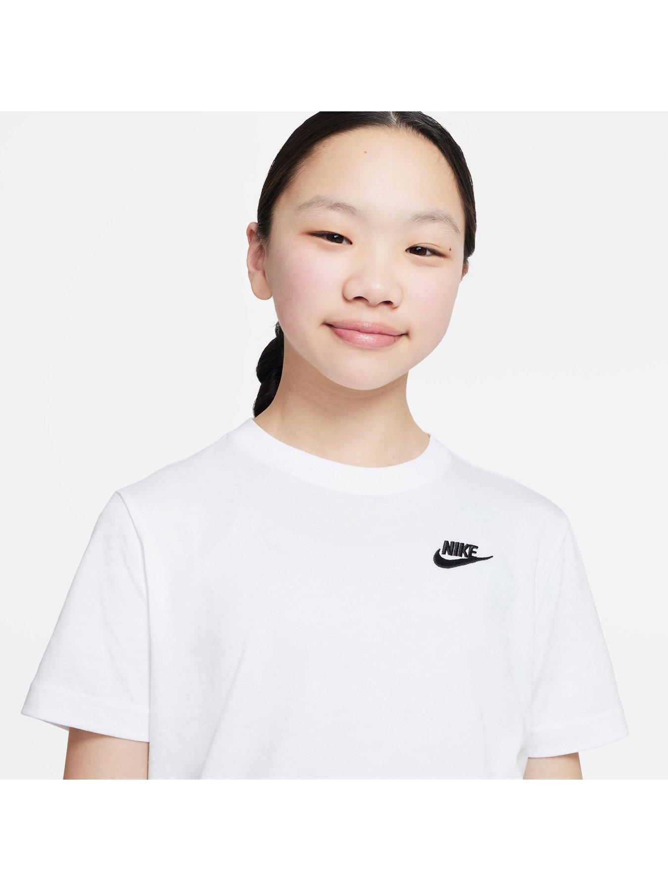 Image 4 of 4 of Nike Older Girls Sportswear Club Boyfriend T-shirt - White