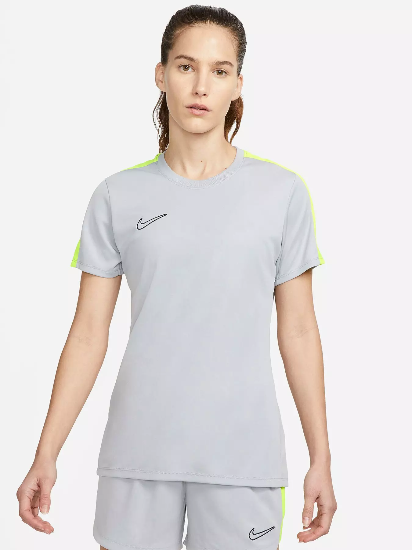 Nike, Tops