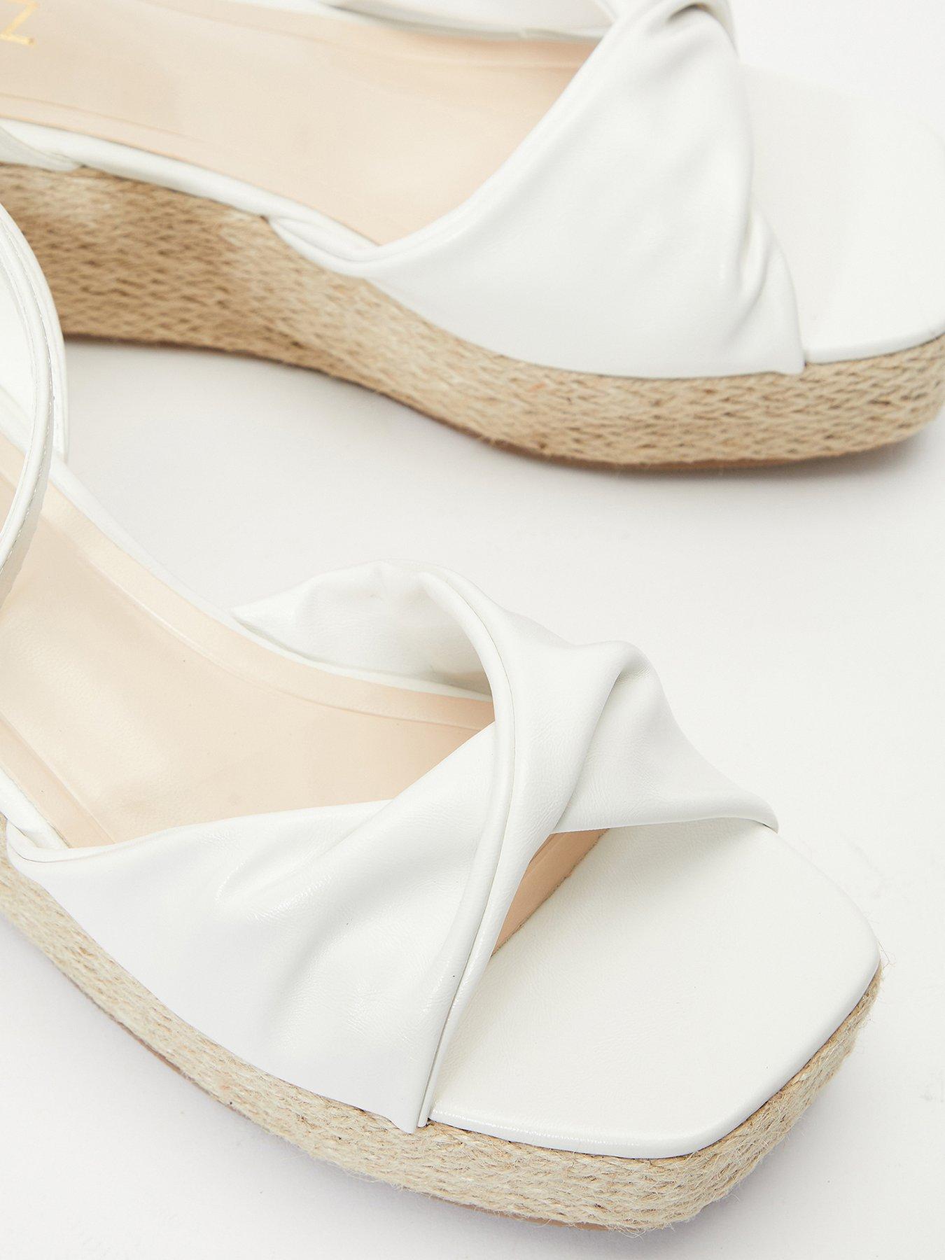 Quiz store white wedges