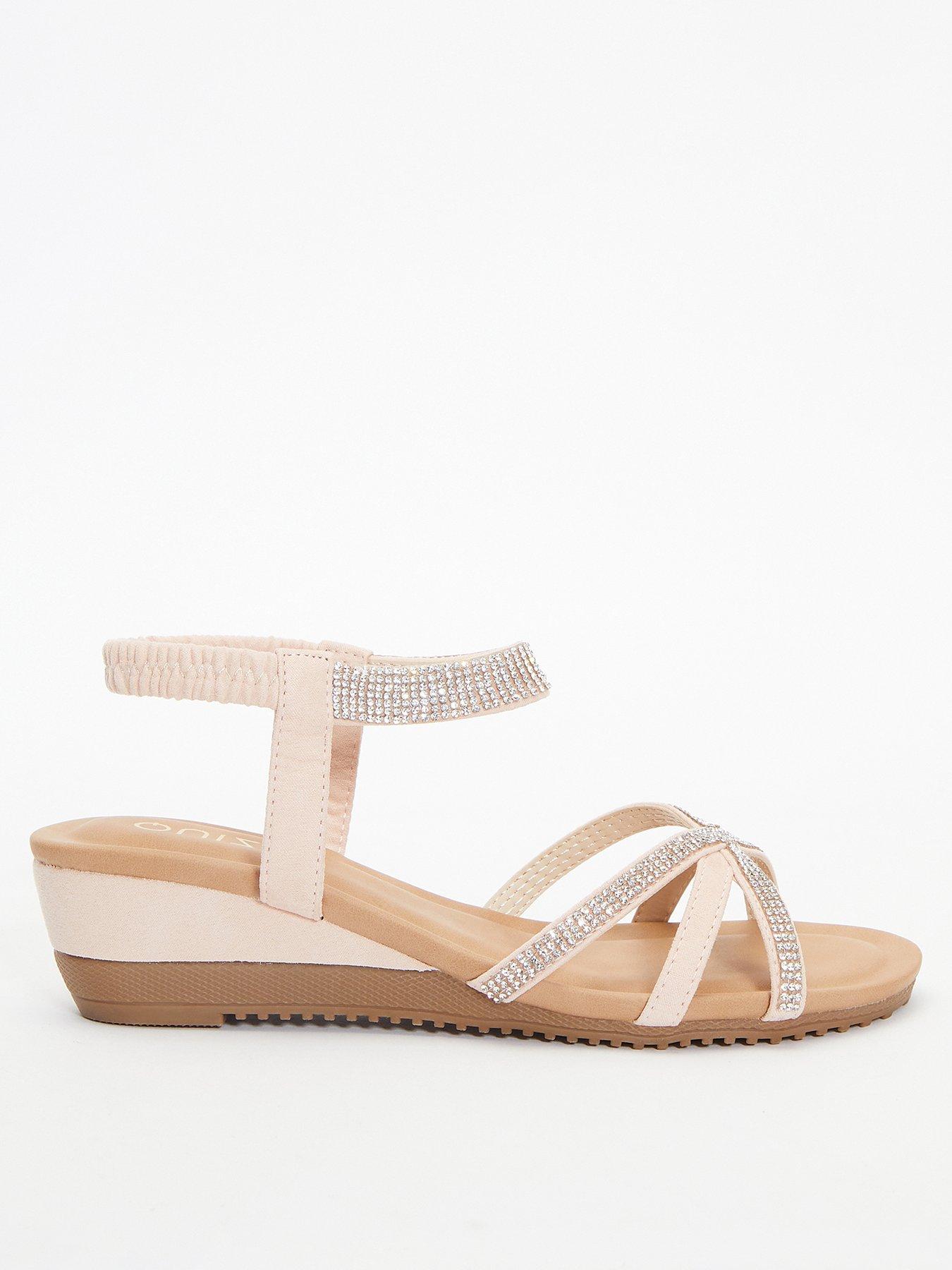 Quiz best sale white wedges