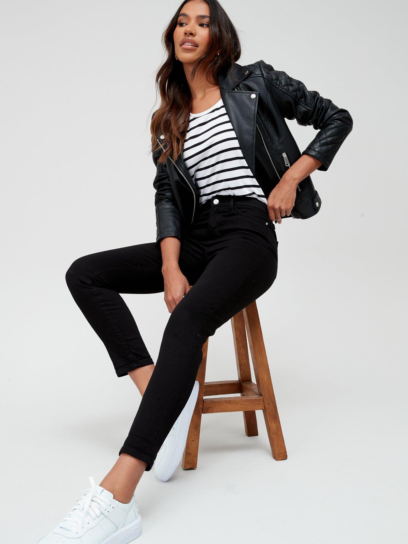 Image 5 of 6 of V by Very Relaxed Skinny Jeans - Black