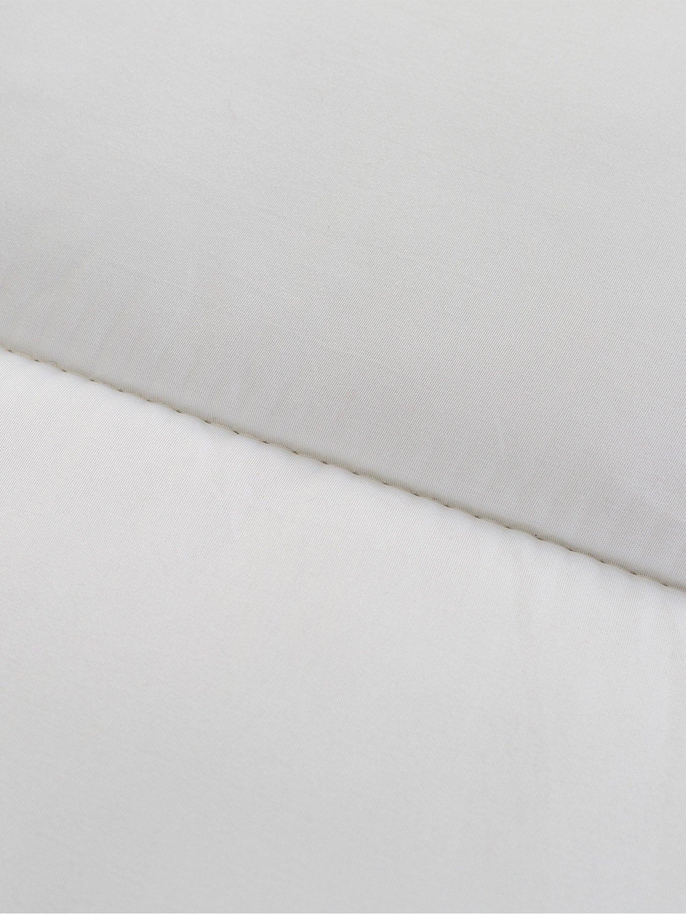 Image 4 of 7 of Slumberdown Cool Summer Nights 4.5 Tog Summer Duvet