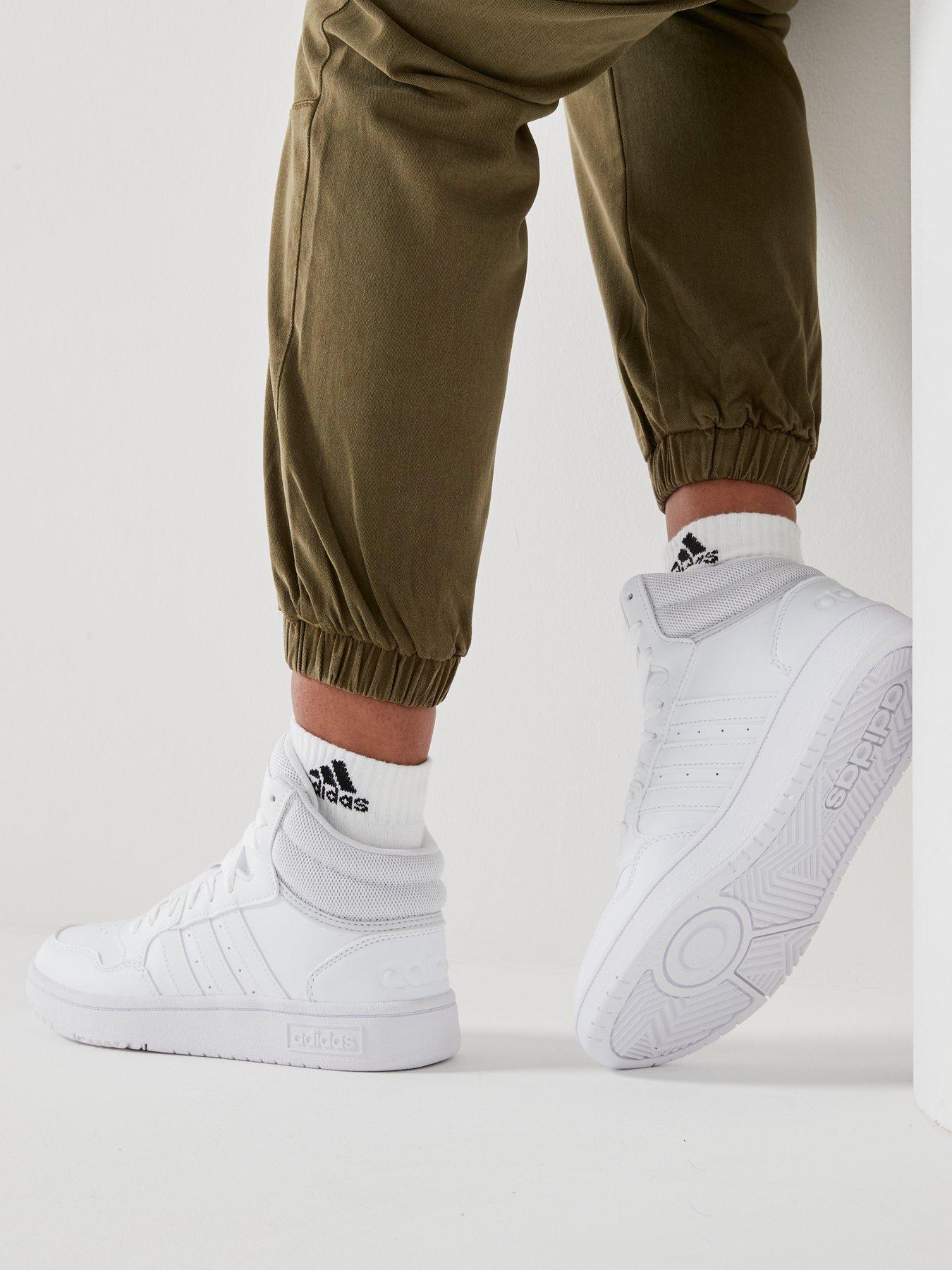 White adidas hot sale classic trainers