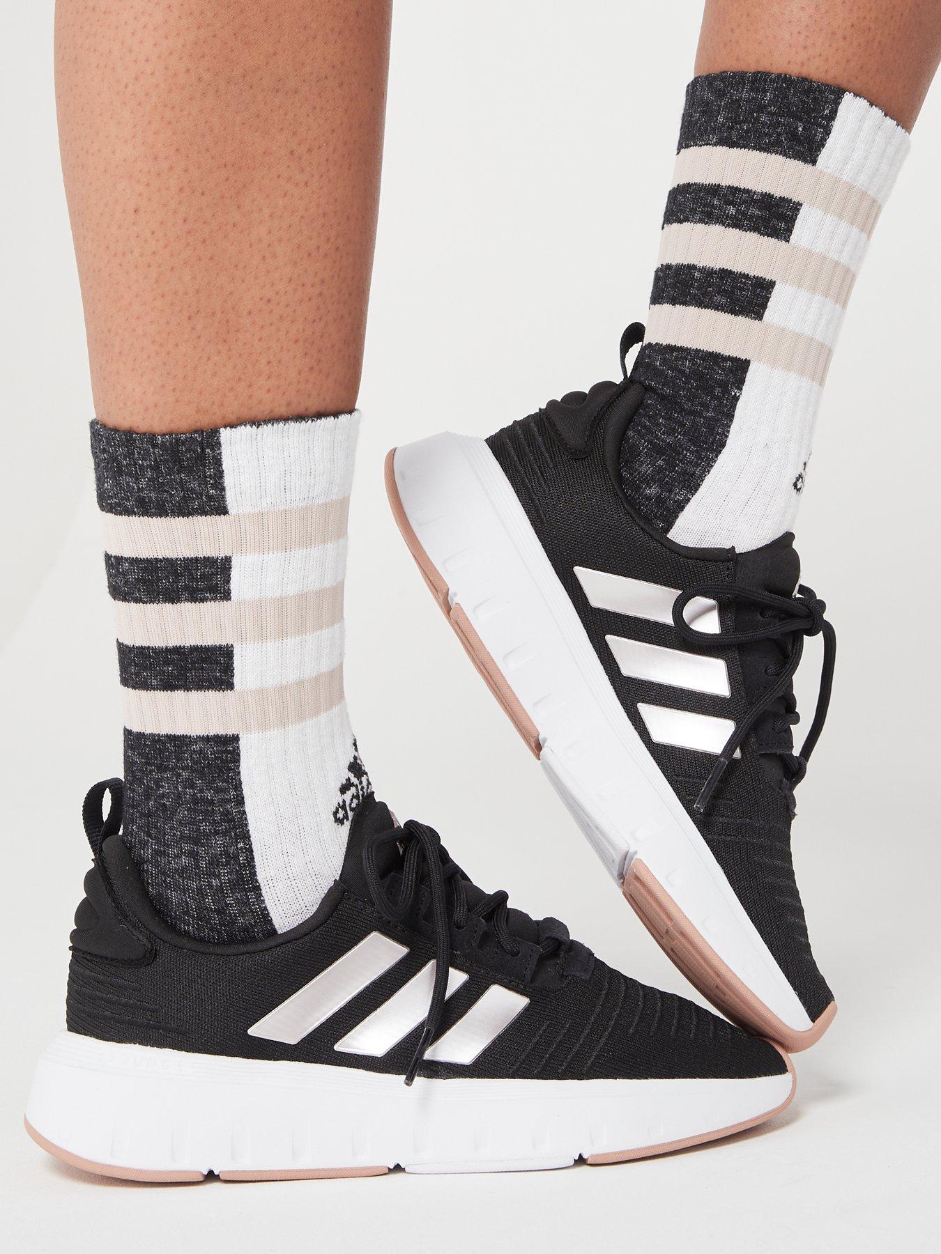 Adidas swift run outlet black & white womens