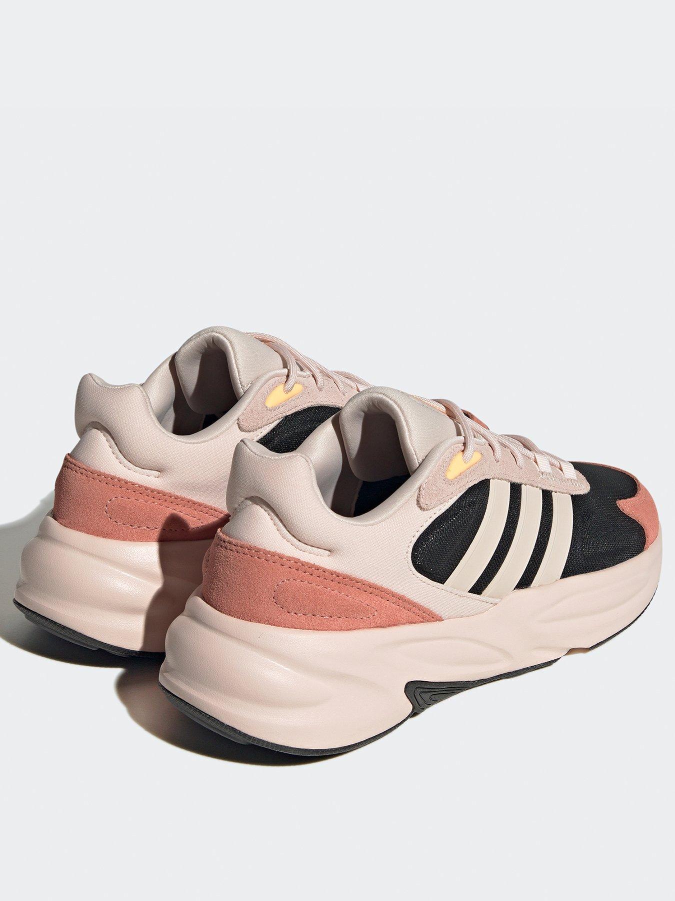 Nike tanjun vs adidas cloudfoam on sale