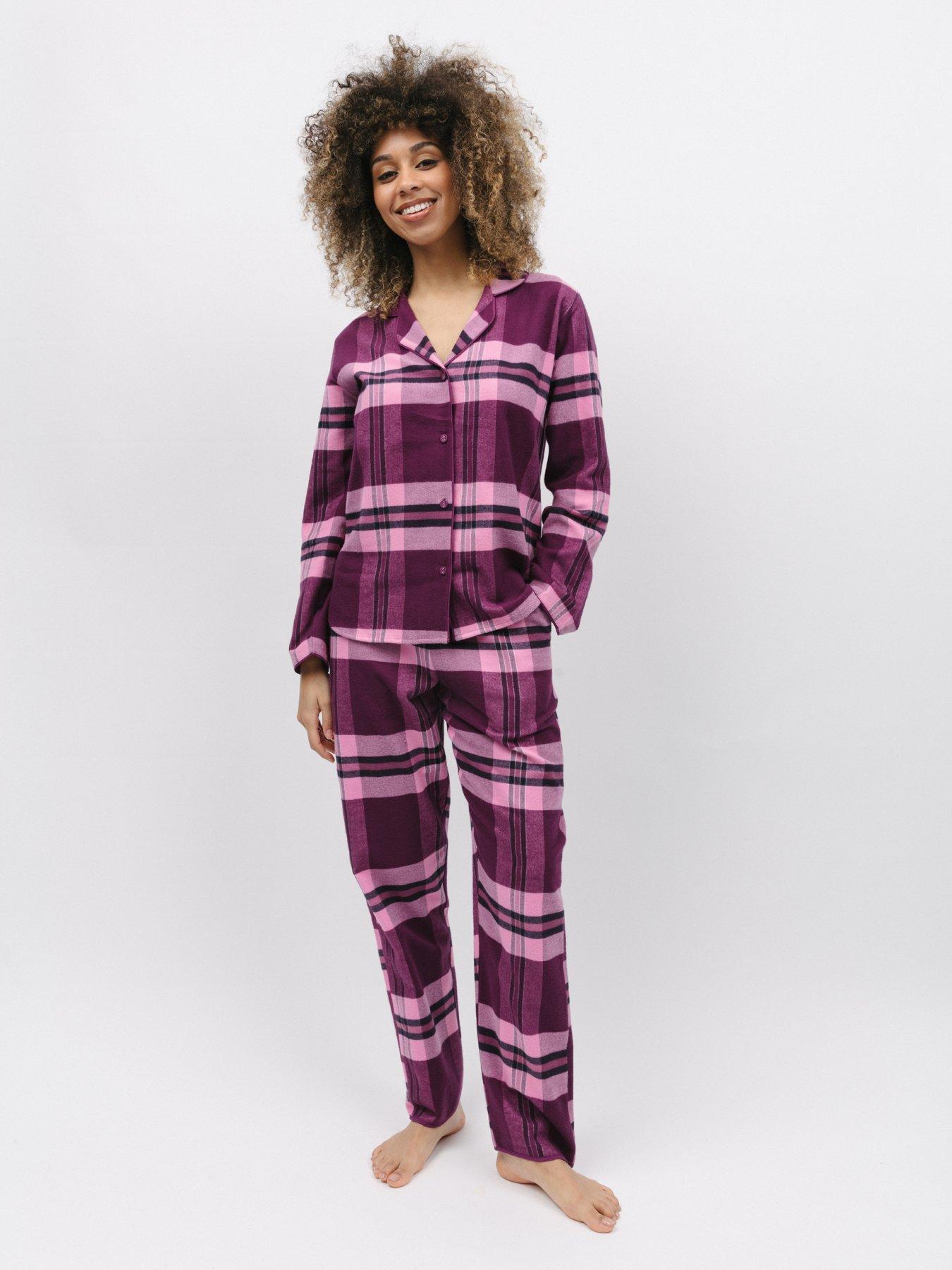 Cosy pyjamas deals