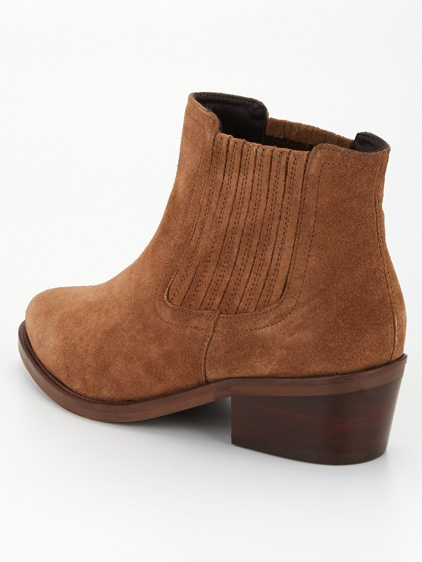 Low heel hot sale chelsea boot