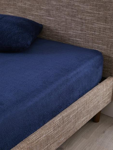 everyday-teddy-fleece-fitted-sheet-navy