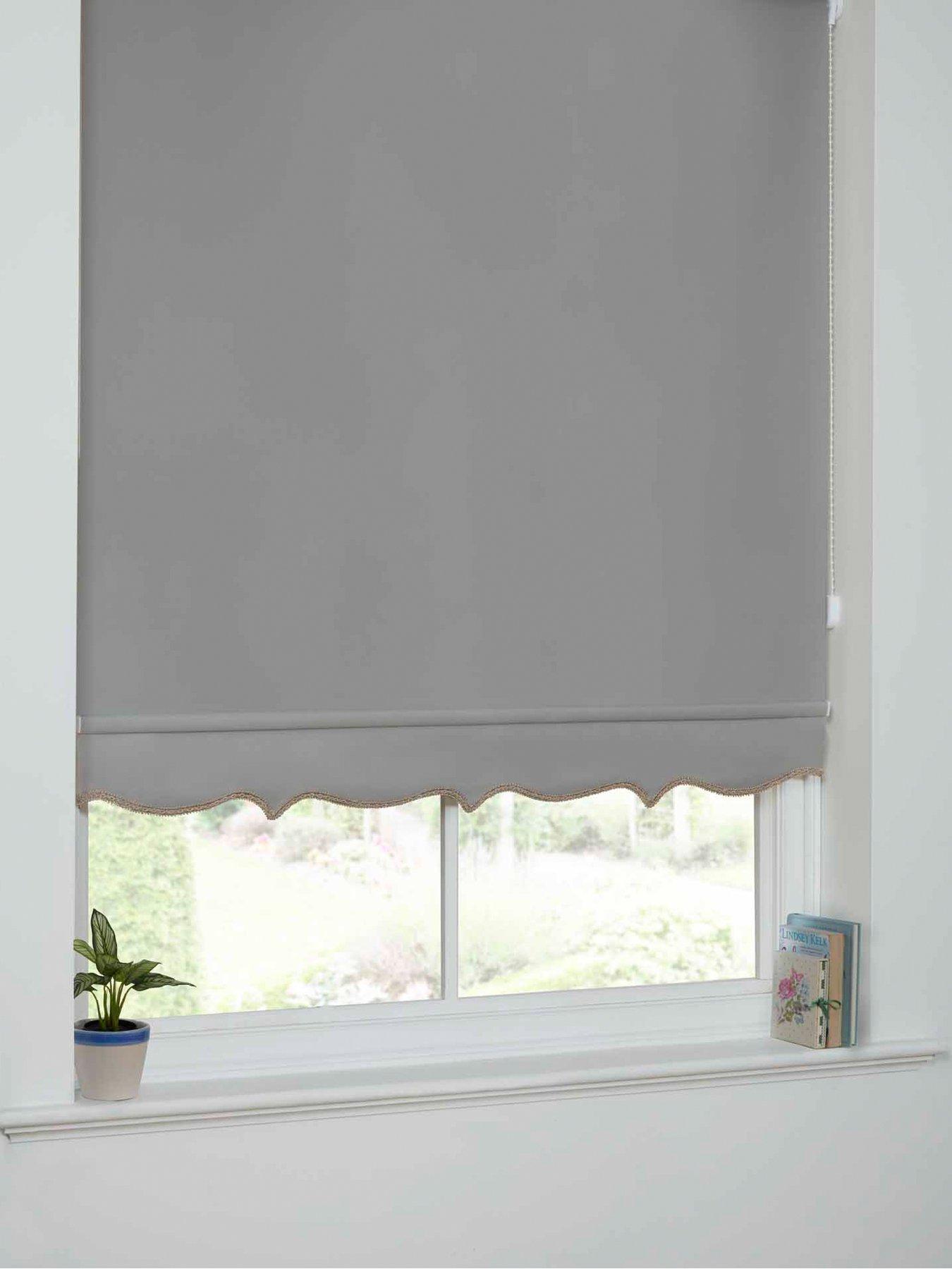 Very Home Plain Scalloped Roller Blind