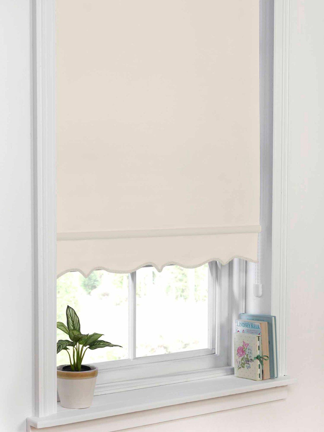 Very Home Plain Scalloped Roller Blind