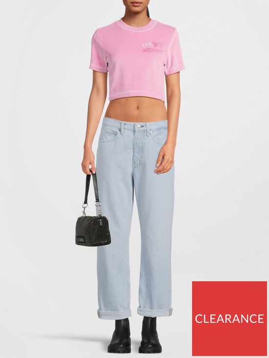 stillFront image of m05ch1n0-jeans-cropped-velour-t-shirt-fantasy-print-pink