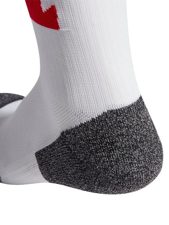 outfit image of adidas-arsenal-2324-home-stadium-socks-white