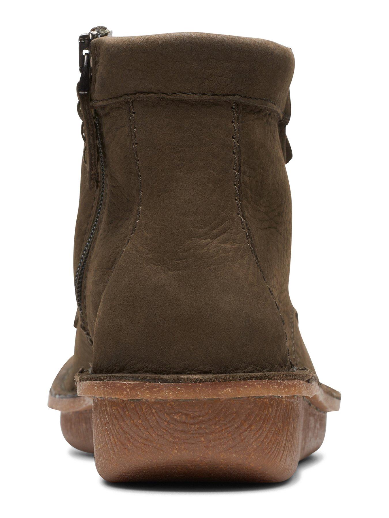 Clarks store cedar boots