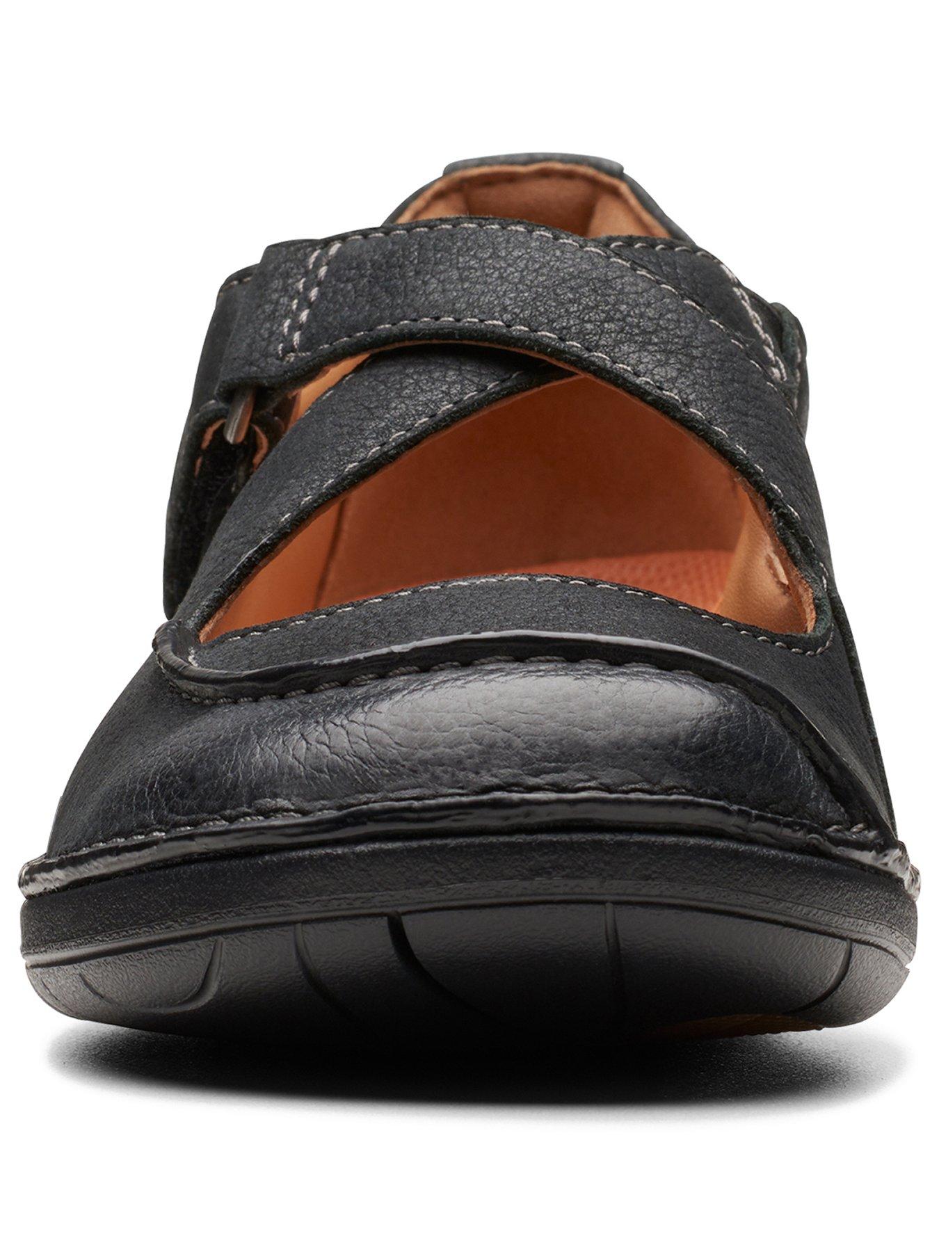 Clarks best sale unloop black